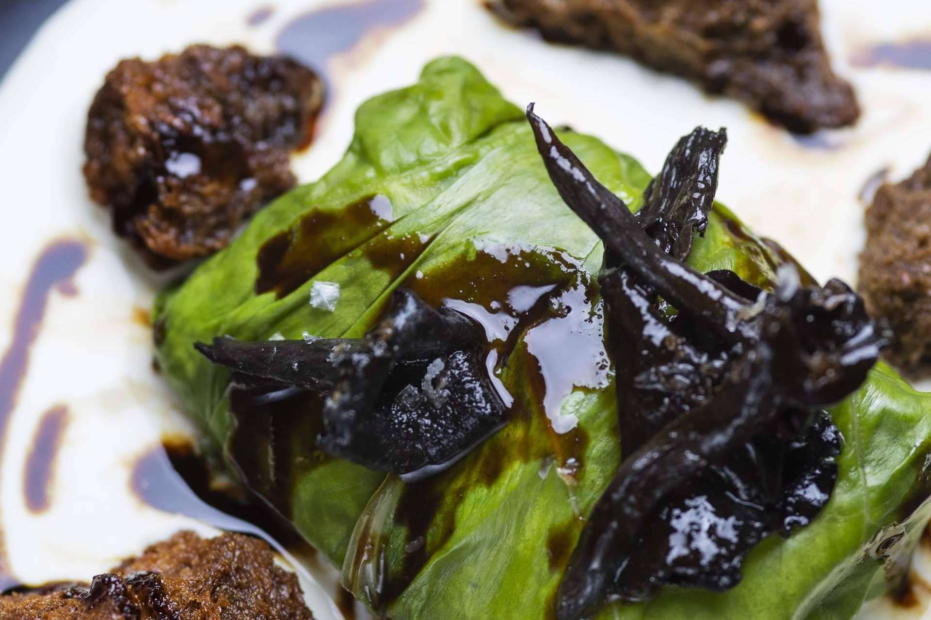 ¿Dónde encontrar un restaurante de alto nivel de tapas en Barcelona?, Season Restaurante
