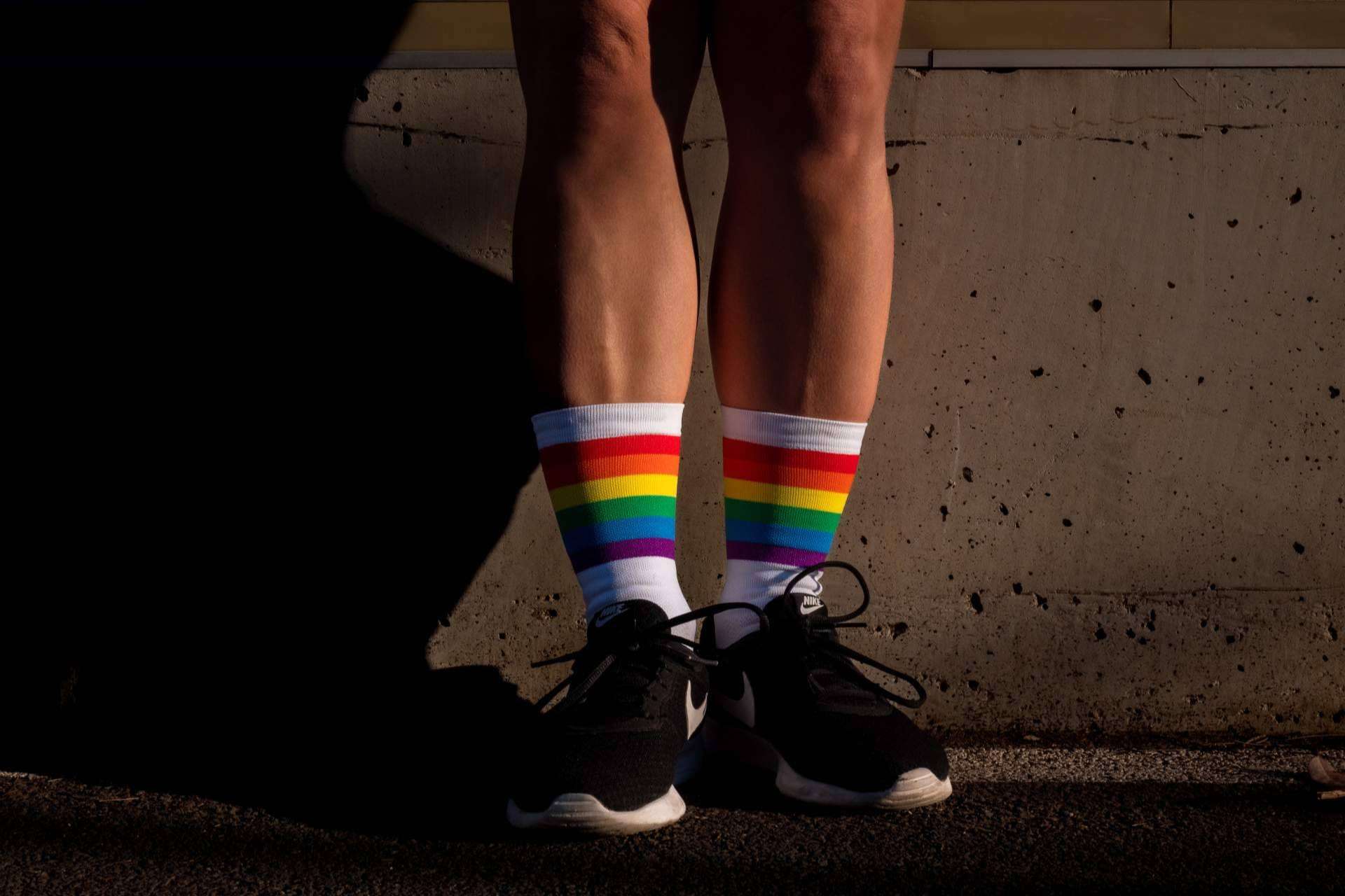 Comprar calcetines con la bandera LGTBI en Perro Loco