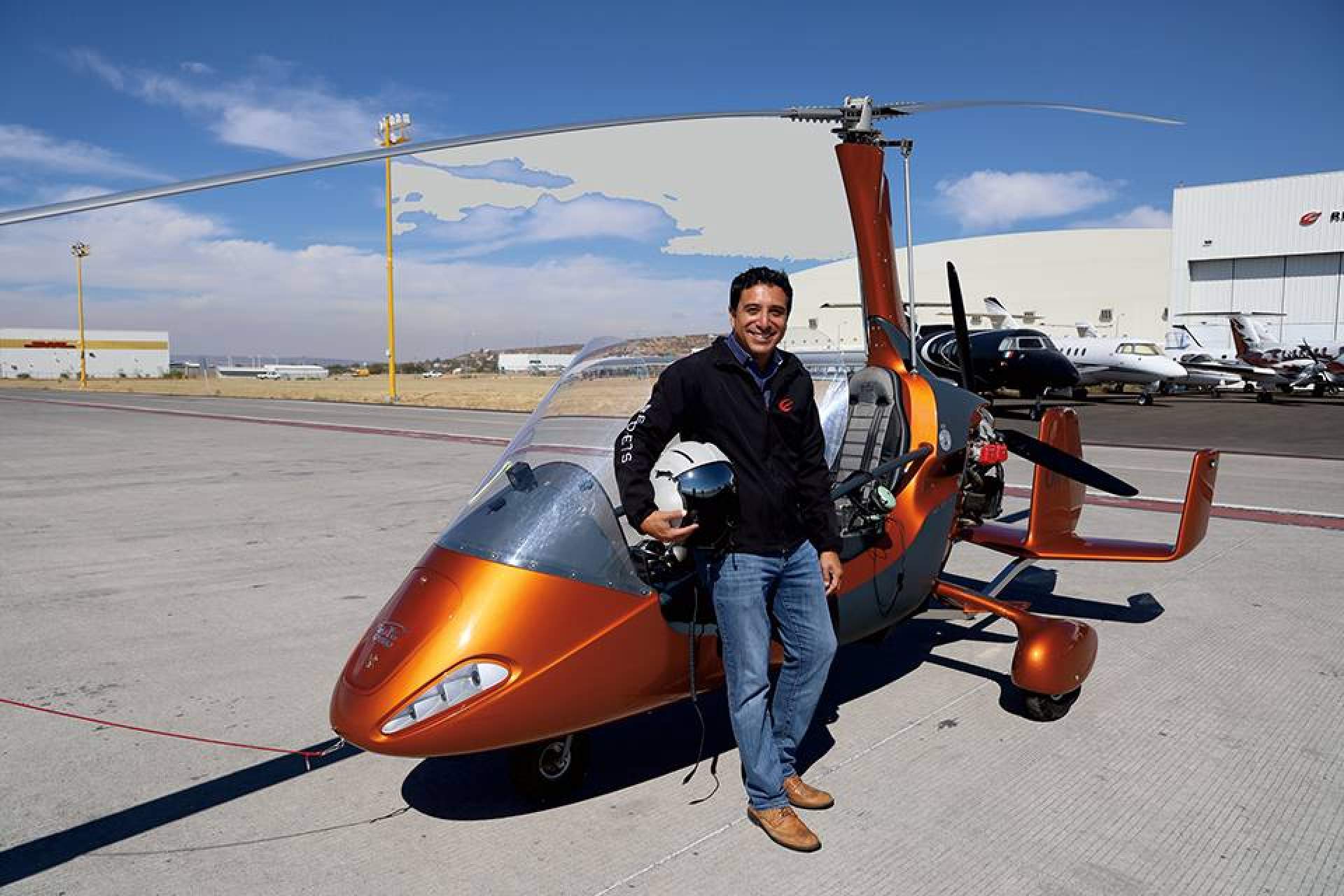 Bernardo Eucario Moreno León, un aficionado a la aviación que sigue el legado familiar