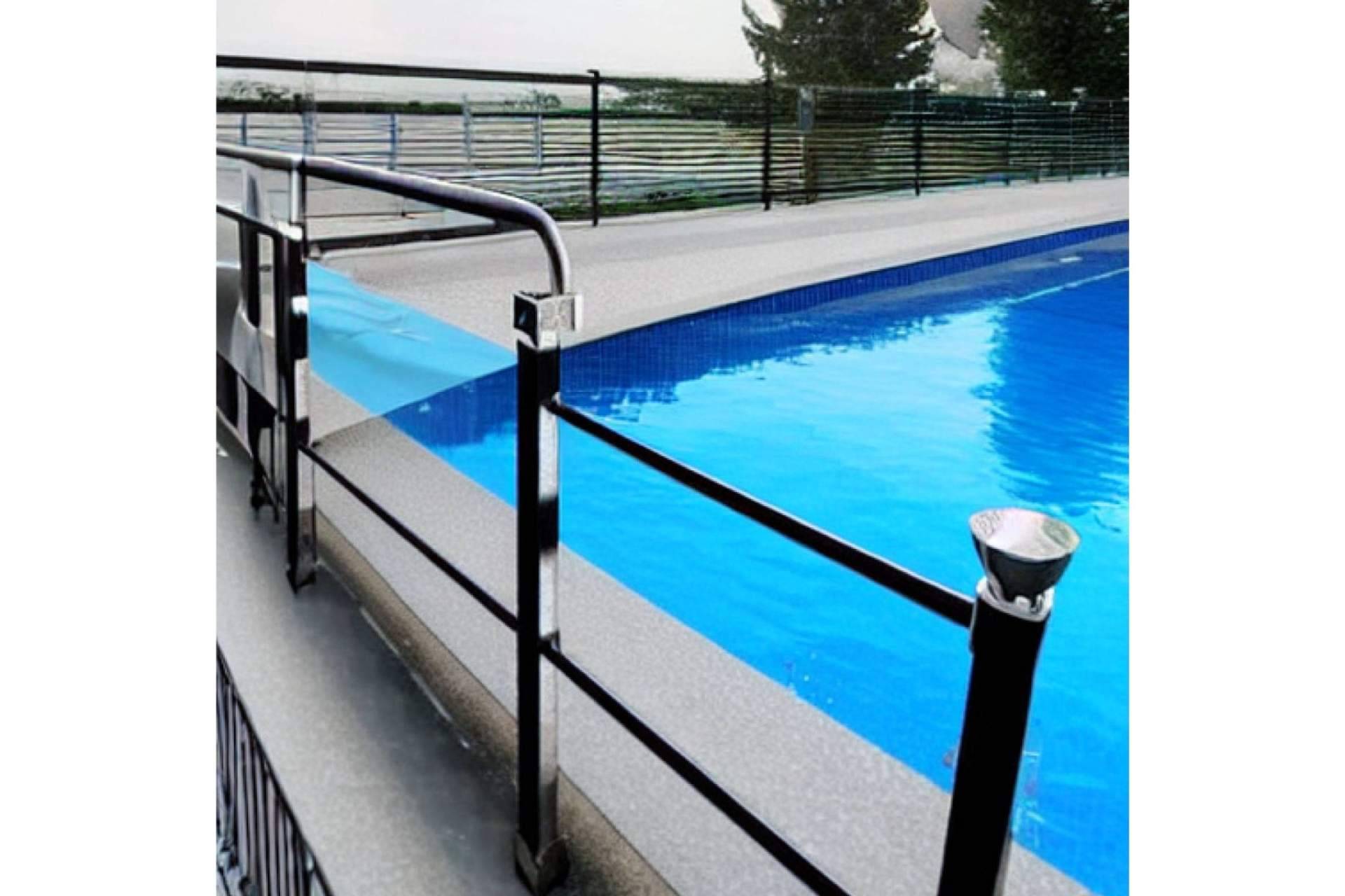 Las vallas de piscina son imprescindibles para los miembros del hogar y su seguridad, por Barmet