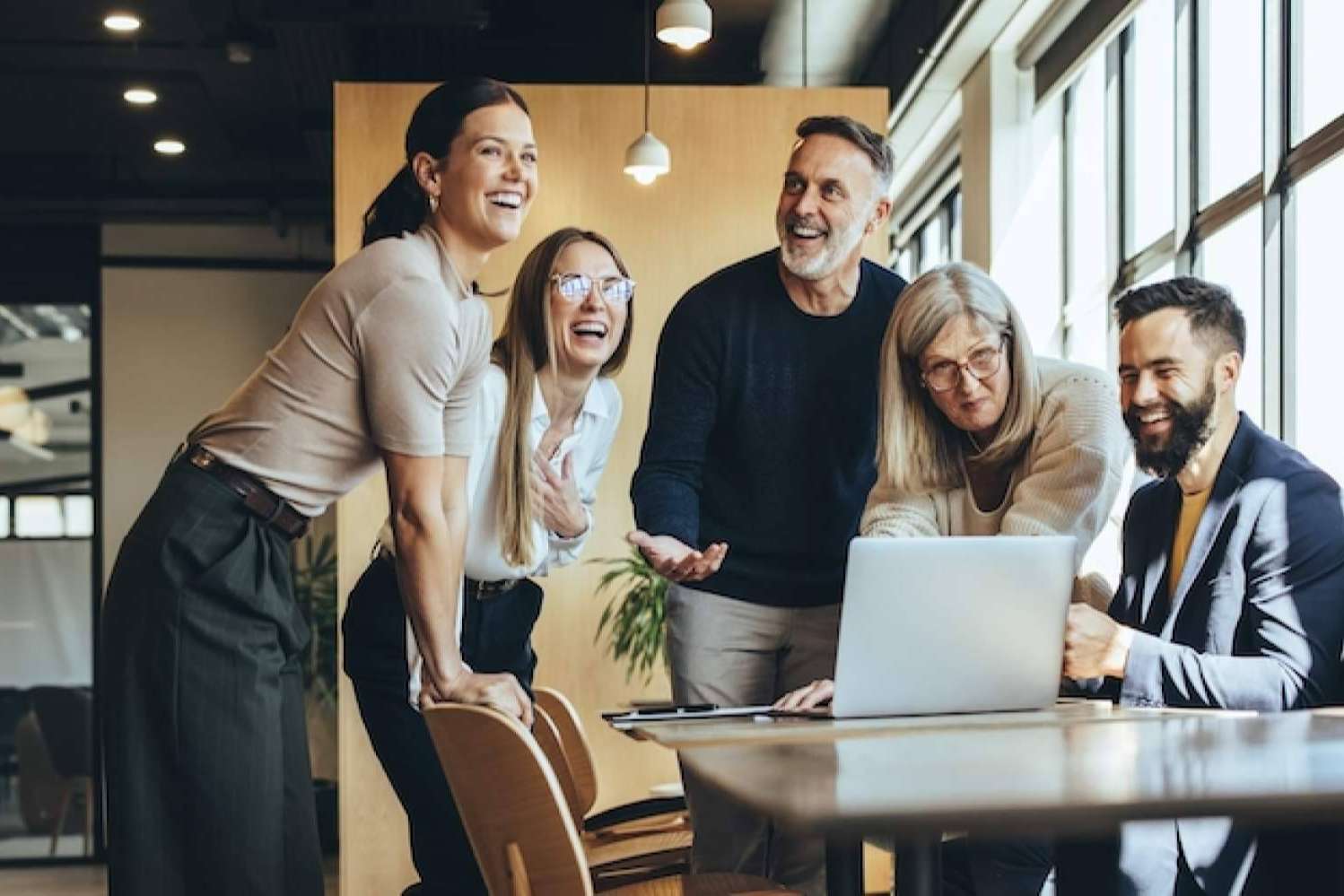 ¿Cuáles son las ventajas de desarrollar páginas web corporativas?, con AKX Development