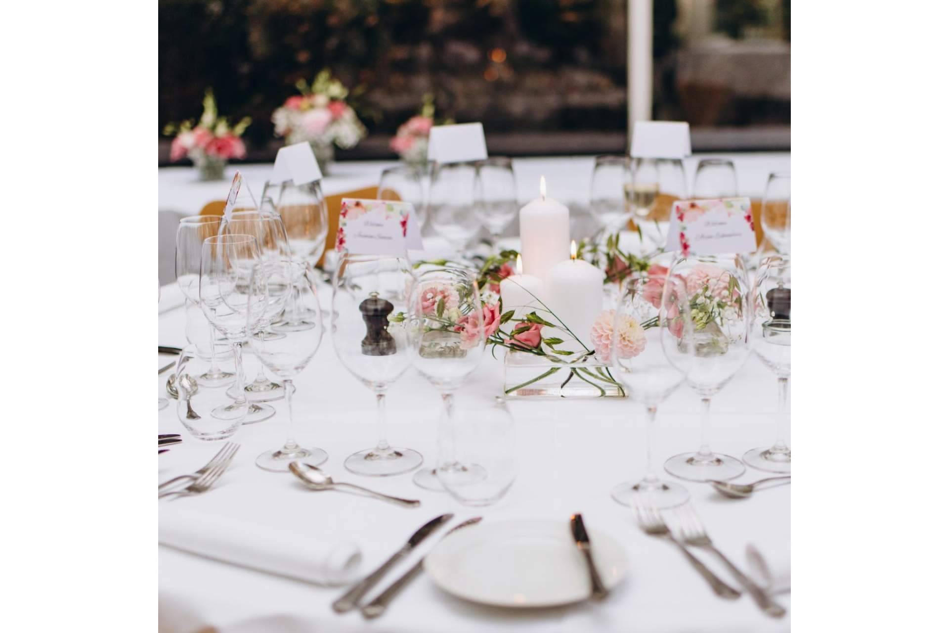 Servicios de consulting para implementar y adecuar espacios, hoteles, restaurantes y caterings para organizar eventos