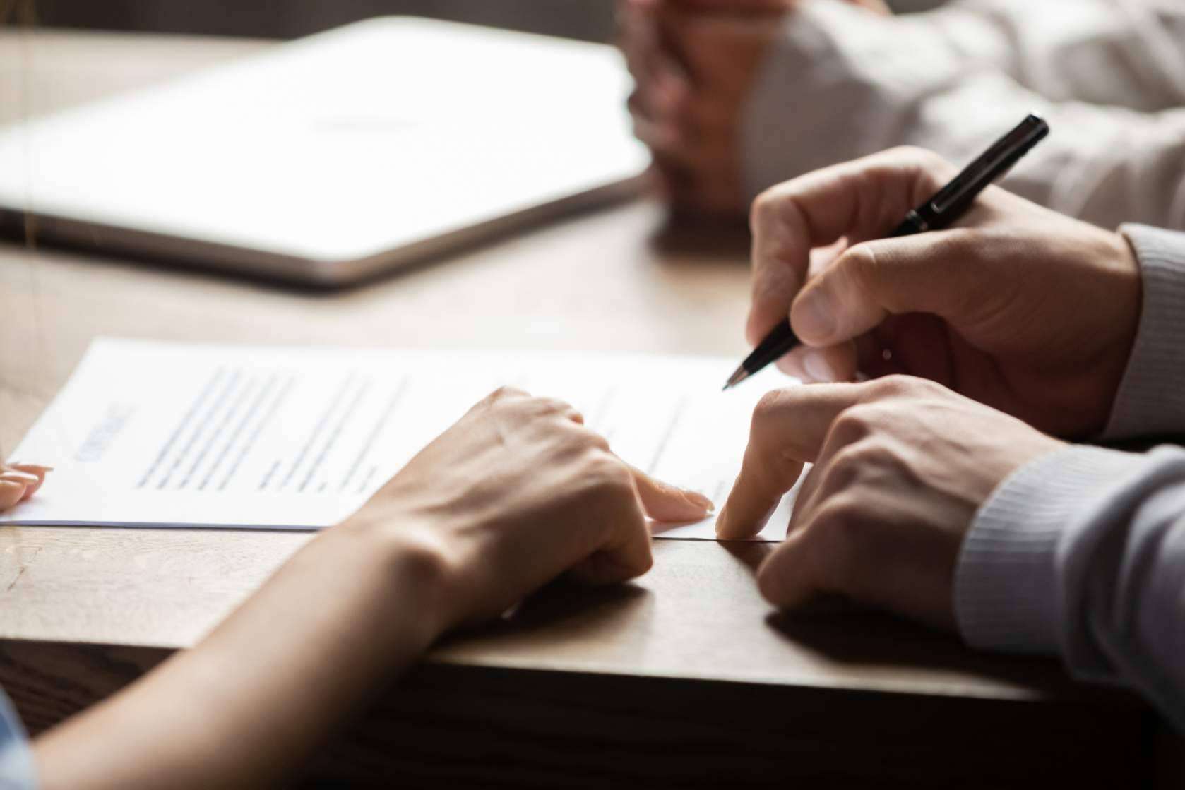 Bazán Abogados informa sobre las claves del contrato de ejecución de obra