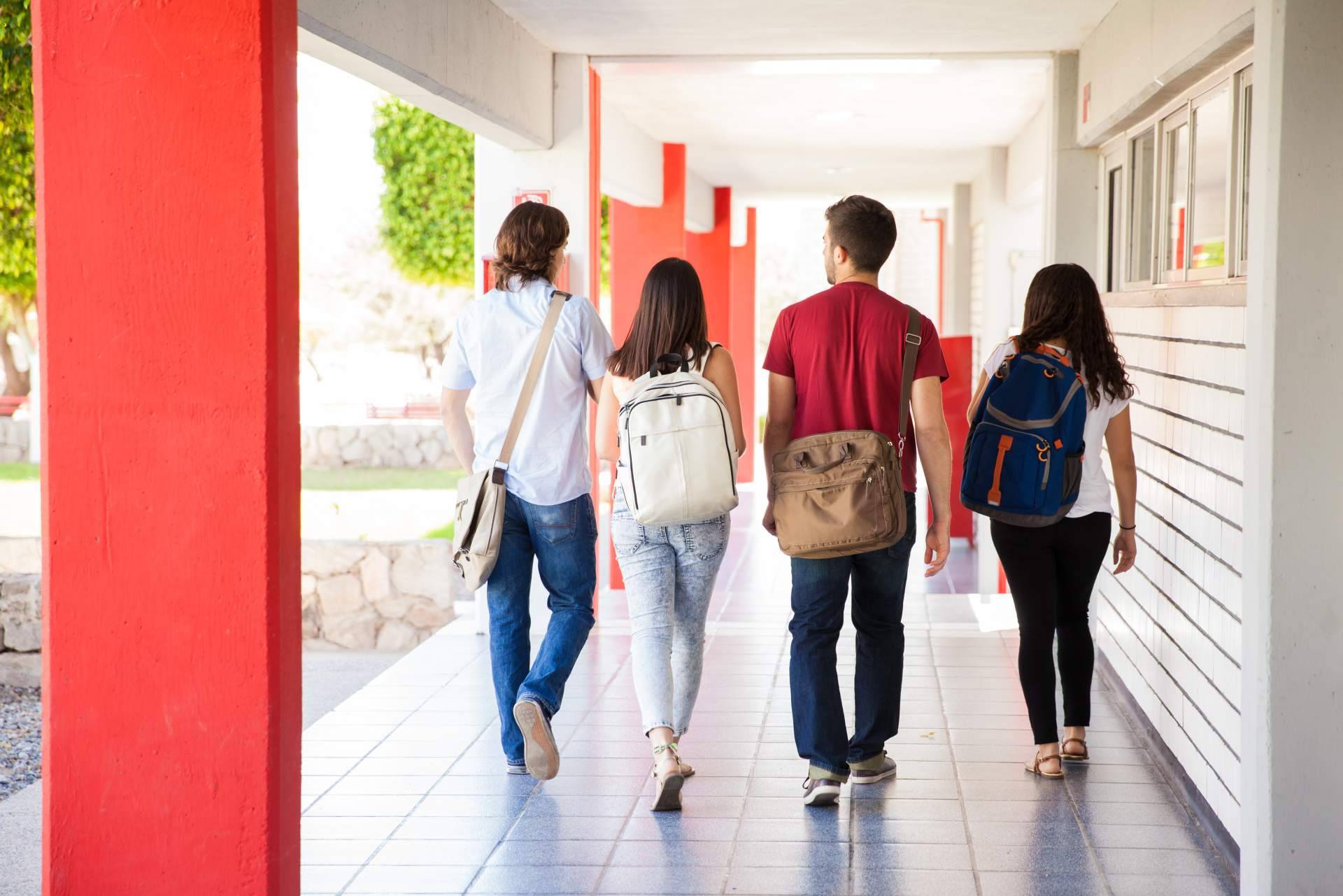 Ayuda Universitaria permiten resolver trabajos y pruebas de evaluación continua (PEC) a través de sus servicios
