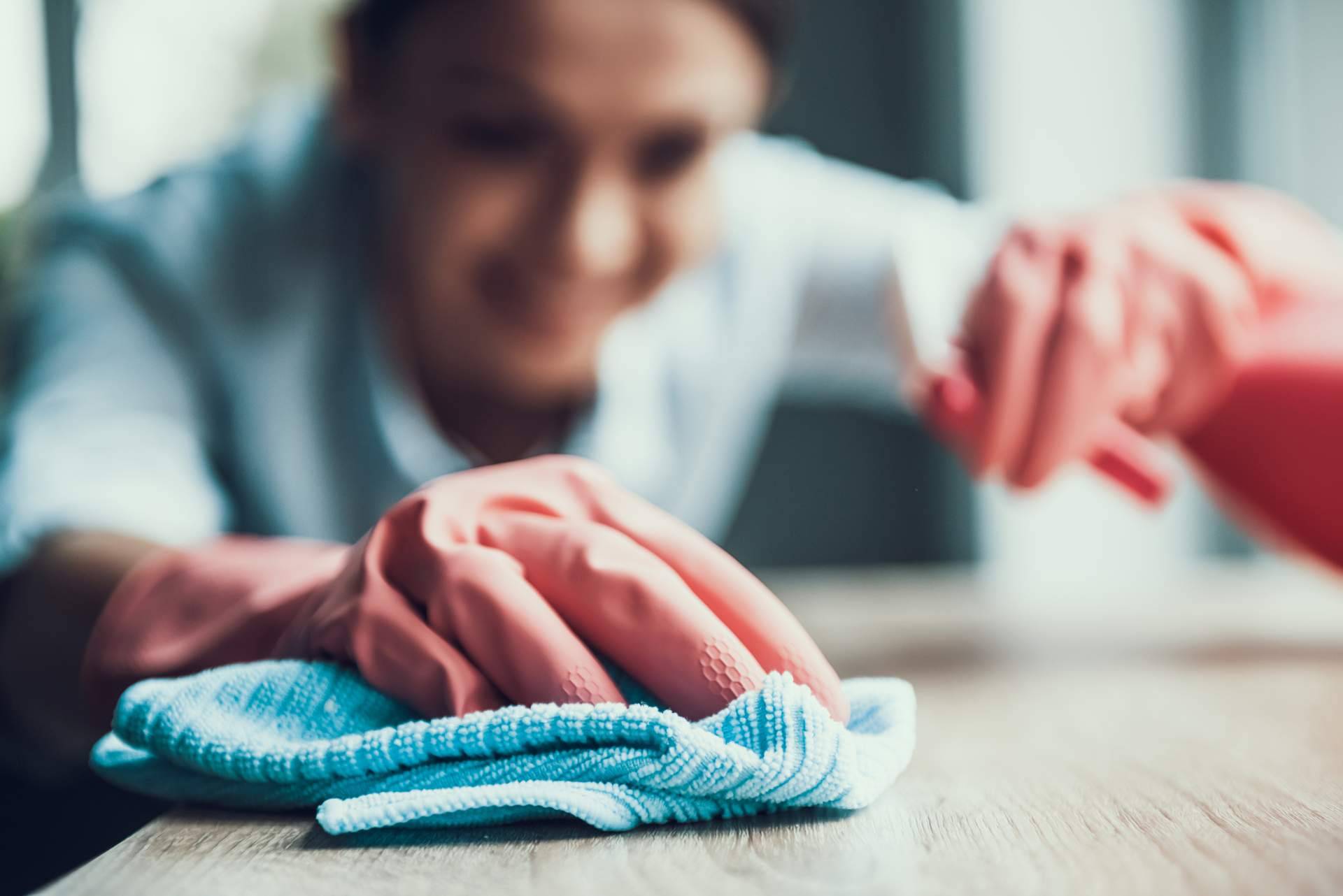Ecocleans ofrece un servicio de limpieza a domicilio por horas para empresas y particulares