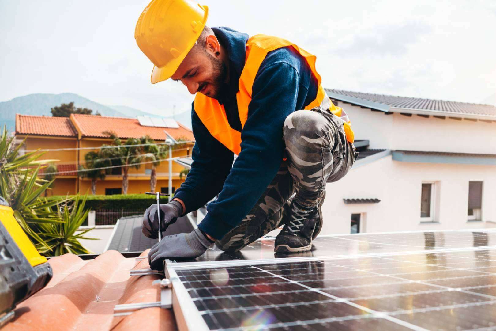 Acelerón de la UE a las energías renovables e instalación de paneles solares de la mano de Vatios Verdes