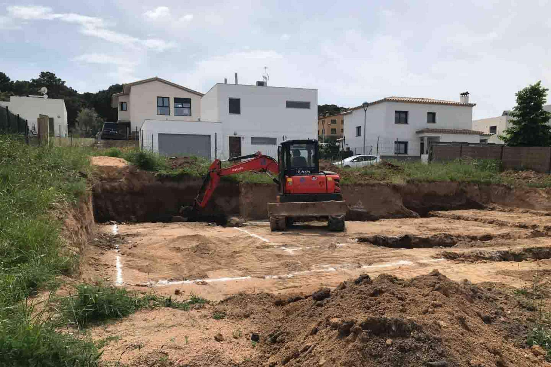 Las claves de los movimientos de tierra en Girona dentro de una obra, por Containers Morales