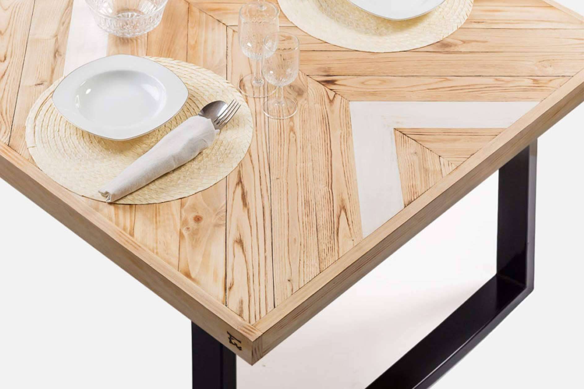 Muebles de madera y otros productos de decoración hechos a mano y con materiales 100 % naturales, disponibles en TrueWood