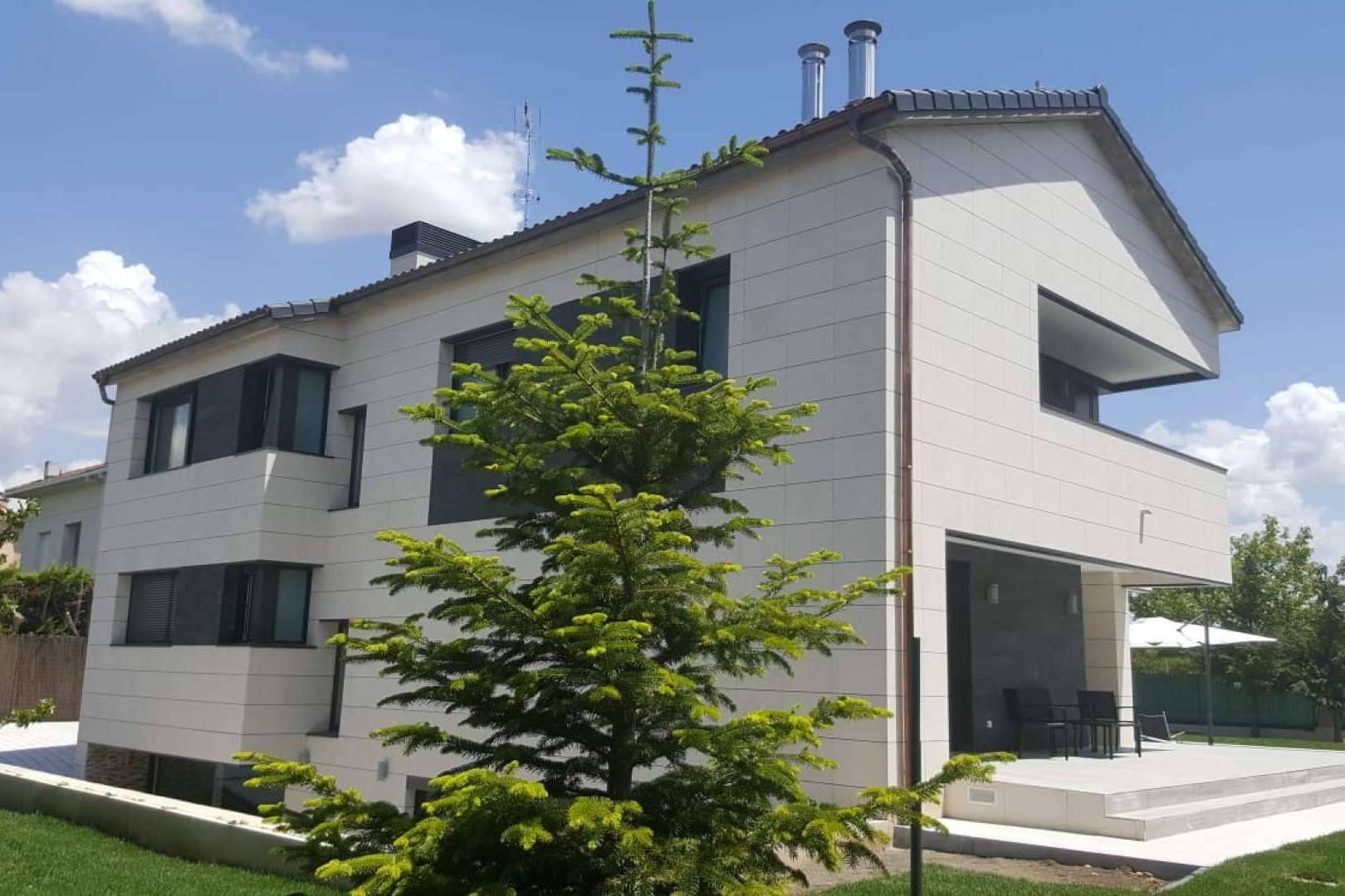 Especialización en sistemas industrializados de aislamiento de fachada, con la empresa especializada Termopiedra
