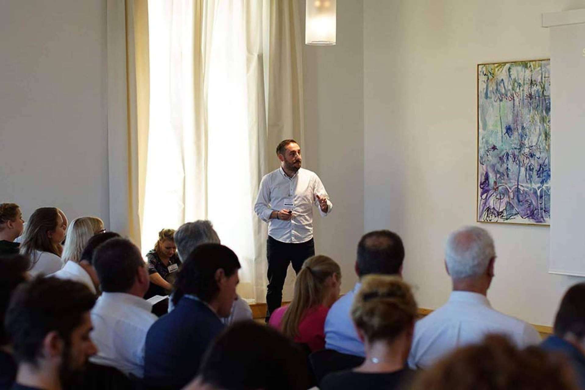 El consultor de empresas José David Fernández permite conseguir un negocio más próspero