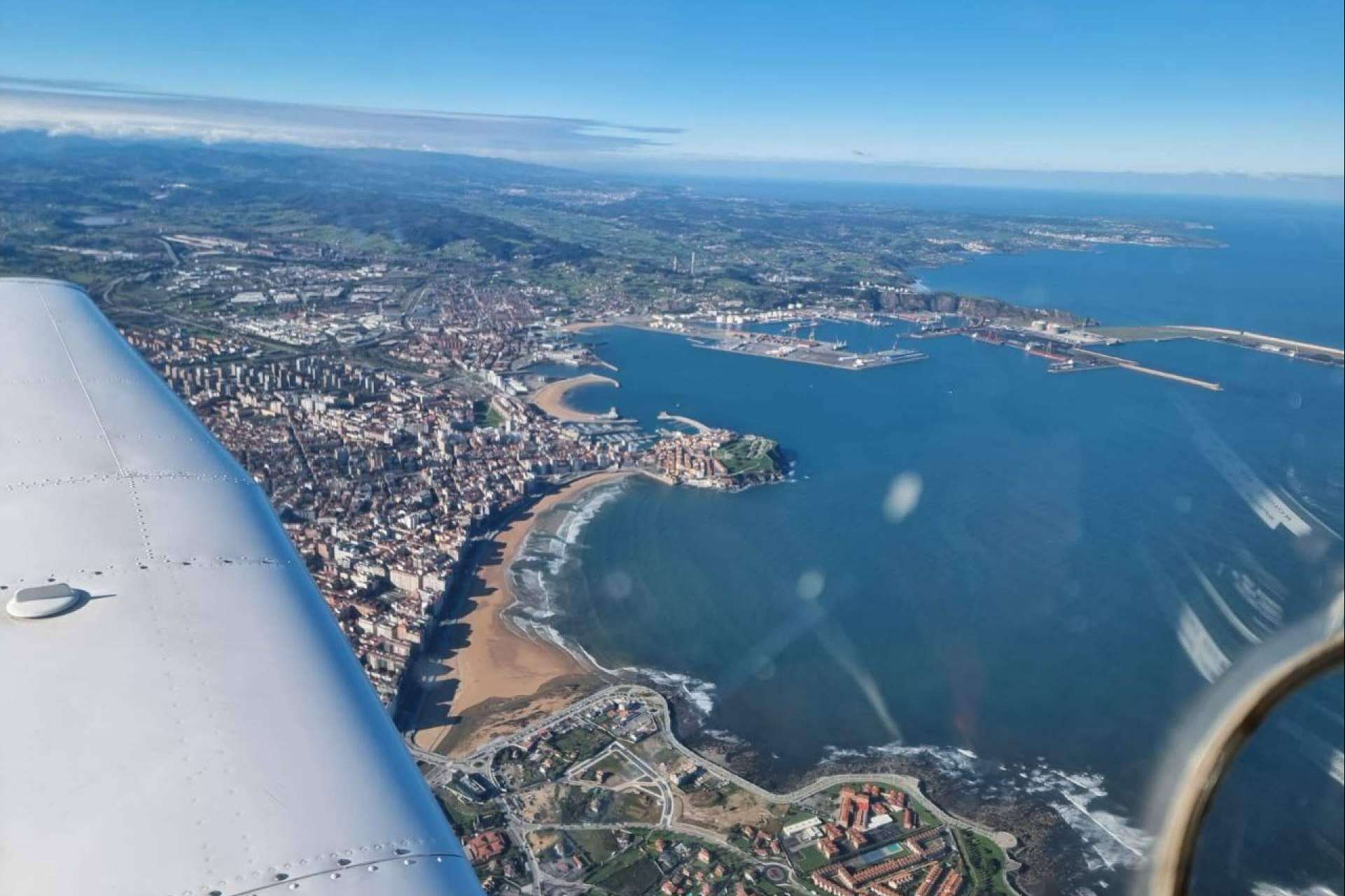 Conocer las bellezas de Asturias con un vuelo en ultraligero