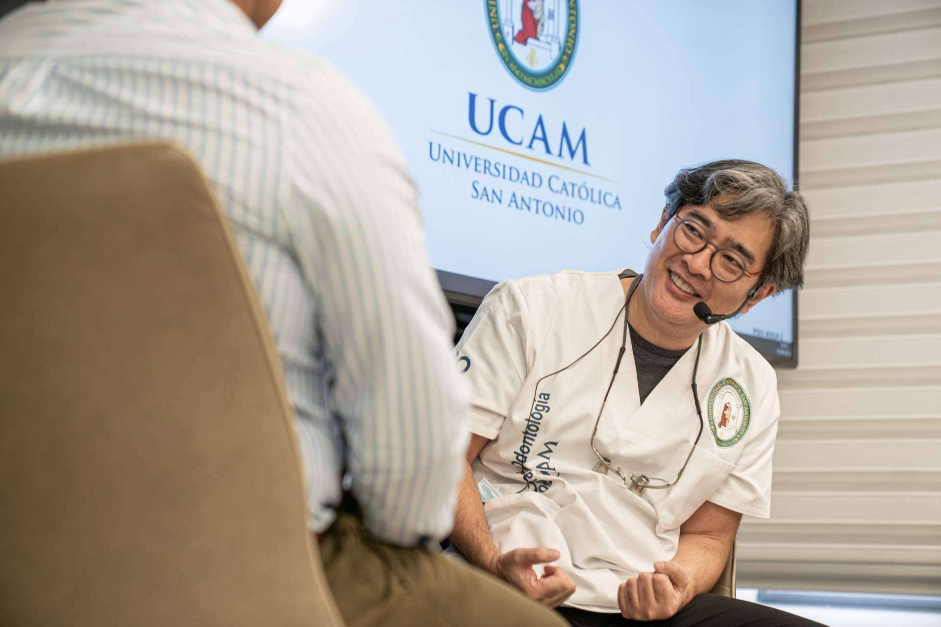 Carillas de cerámica, una técnica impartida por uno de los mejores del mundo en PgO UCAM