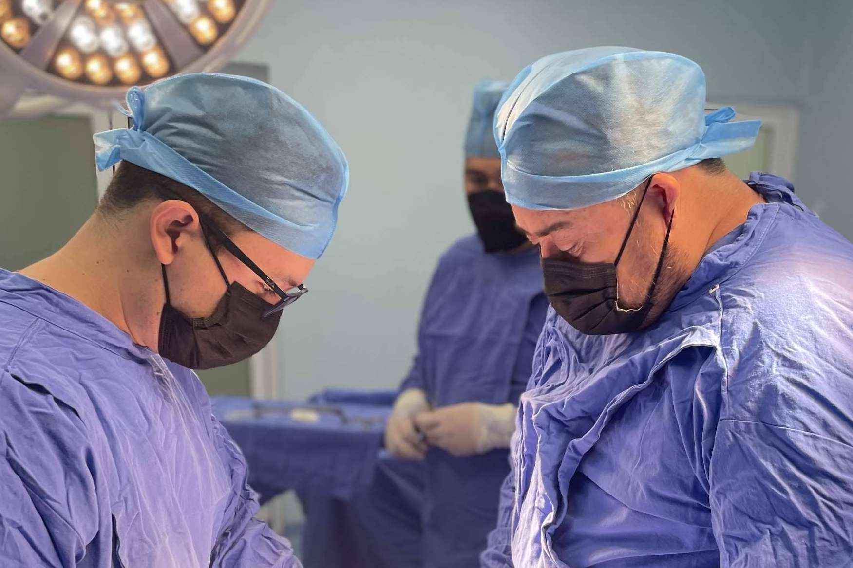 Dr. Alan Hernández, cirujano con gran experiencia en los casos de apendicitis aguda