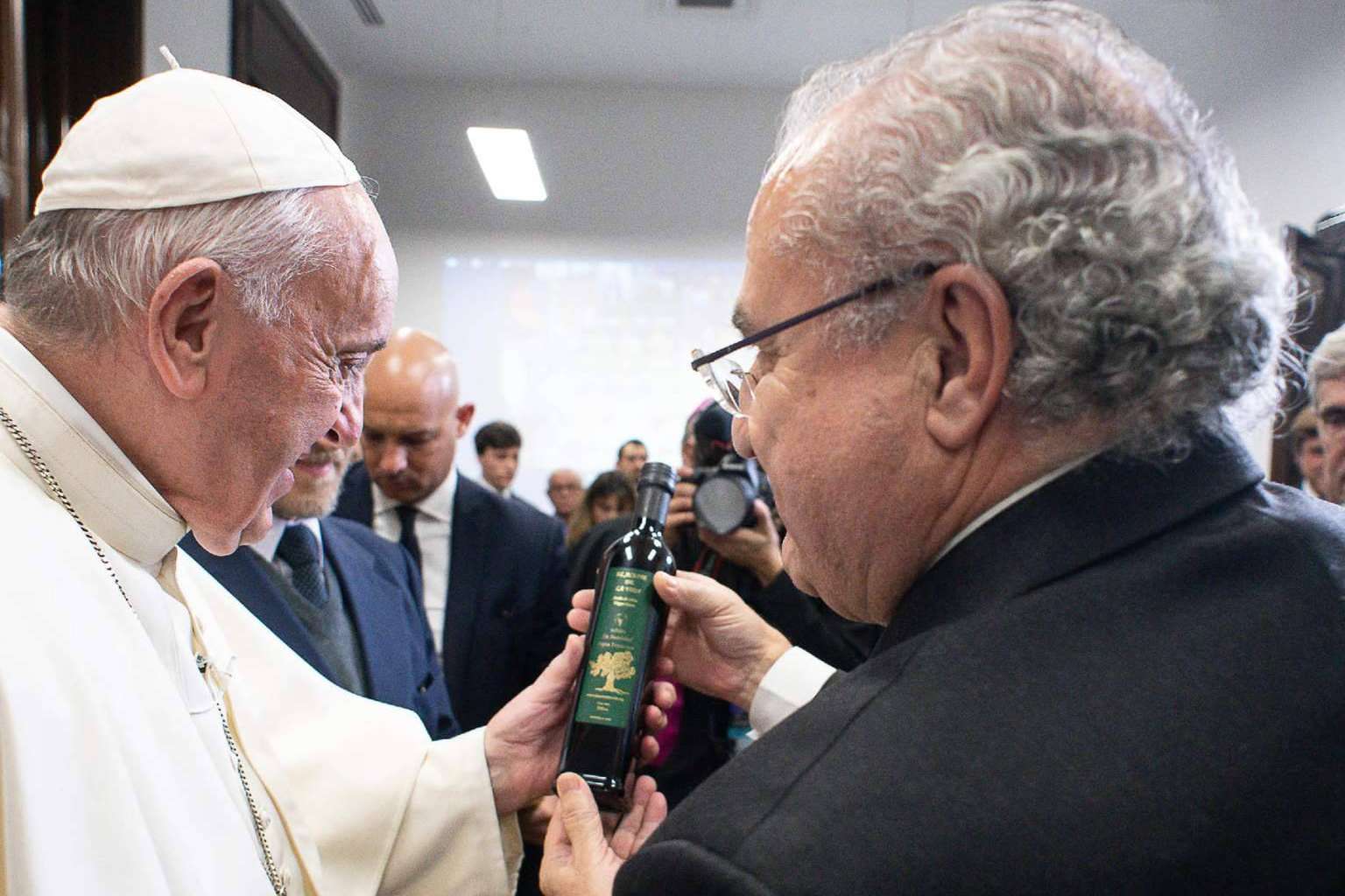 Apadrinamiento de un olivo centenario en España del Papa Francisco