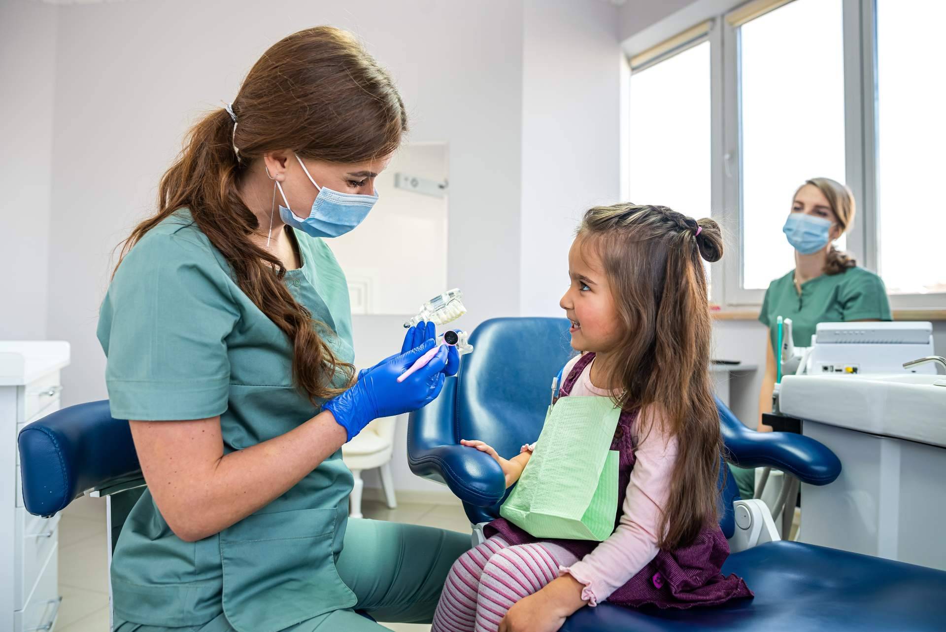 Los profesionales de ResidentLive ofrecen una atención de calidad a la salud bucodental de los niños