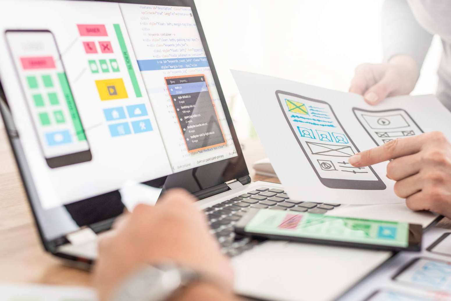 Nomascode proporciona ayuda a empresas y startups para desarrollar aplicaciones móviles y web de forma rápida, con un óptimo diseño y a un coste mínimo