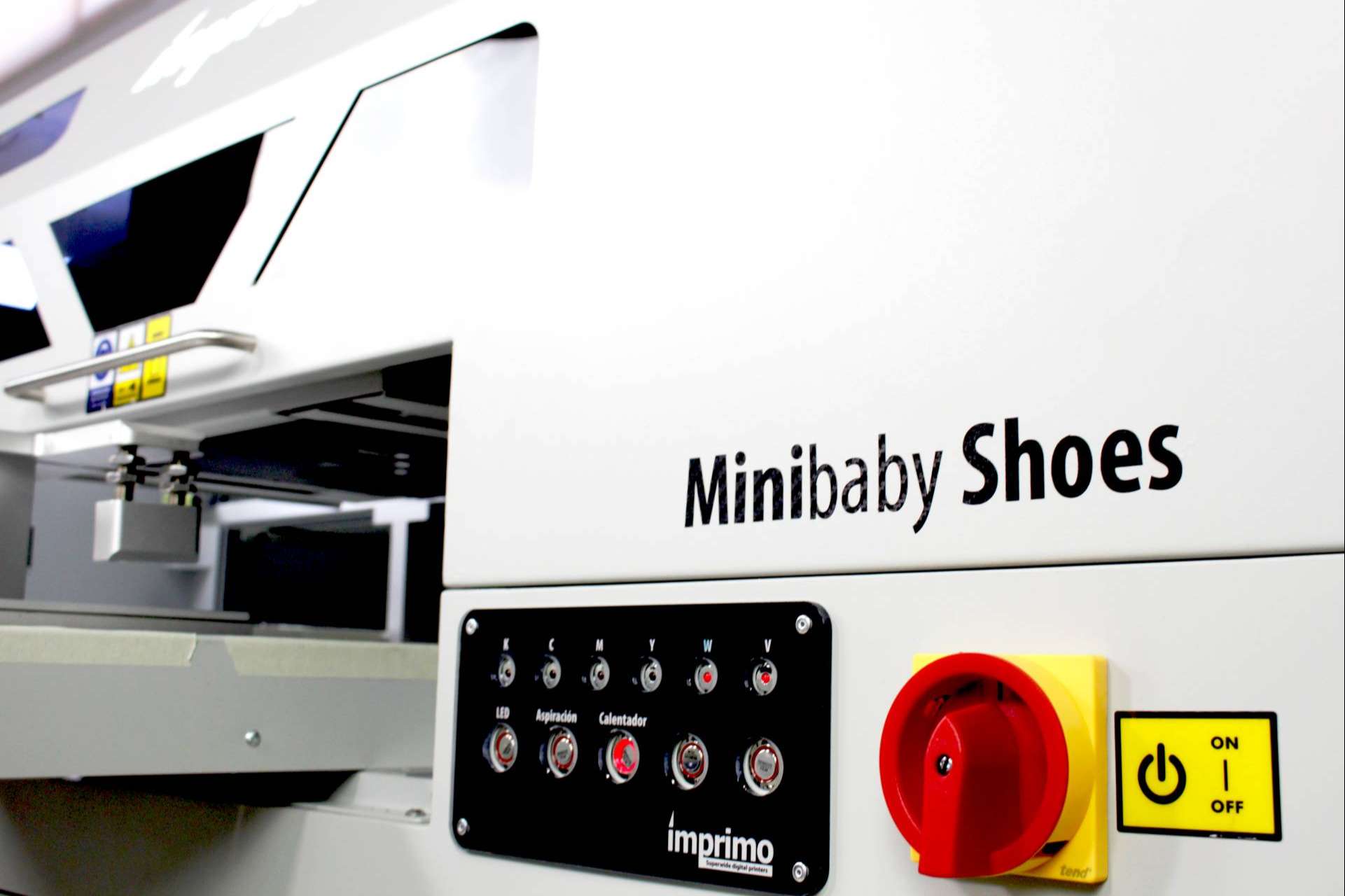 Personalizar calzado con la impresora Minibaby de Imprimo