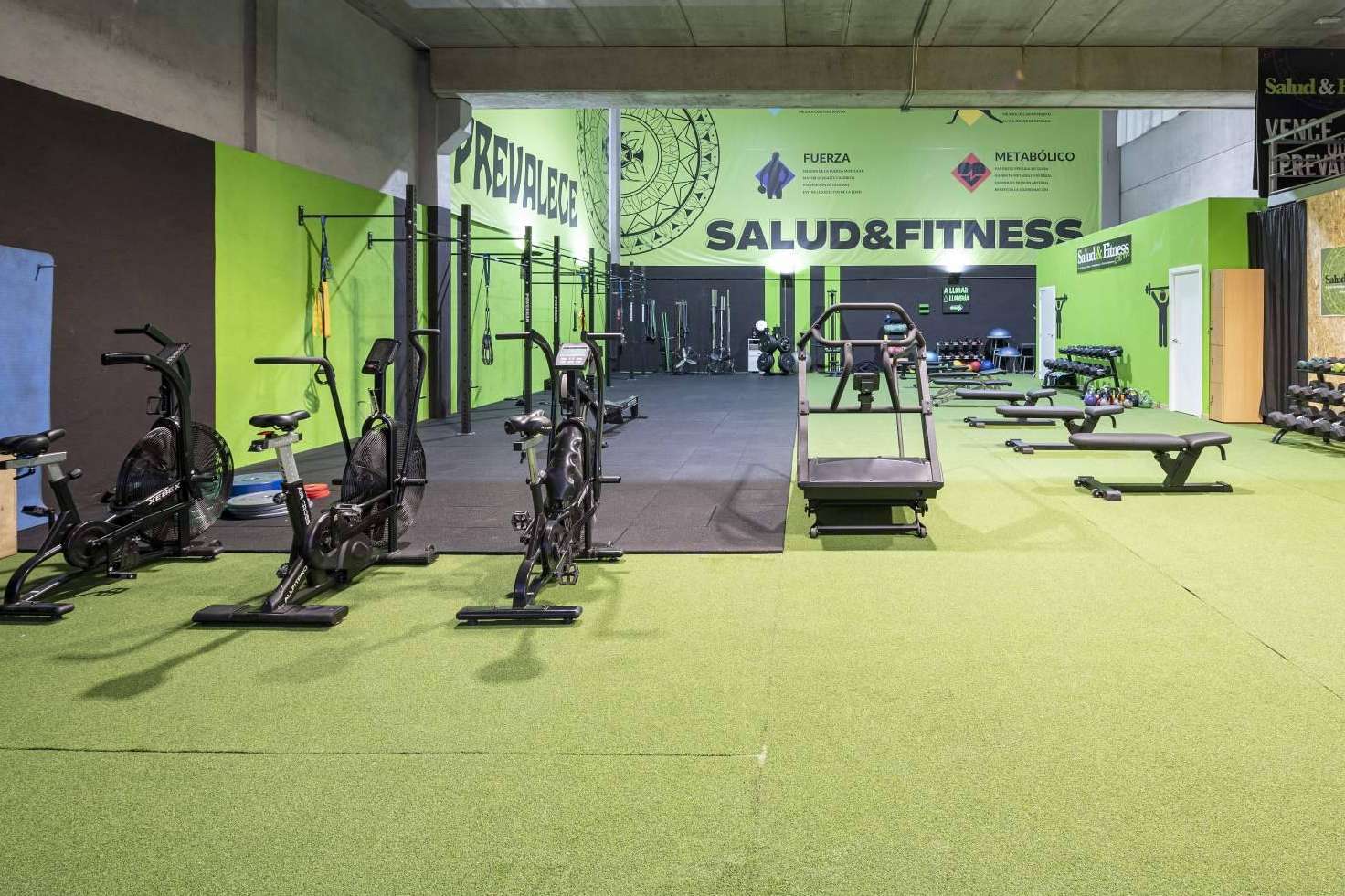 En cuanto a prevención del sedentarismo y las enfermedades, uno de los centros de entrenamiento más calificados de Madrid es Salud & Fitness