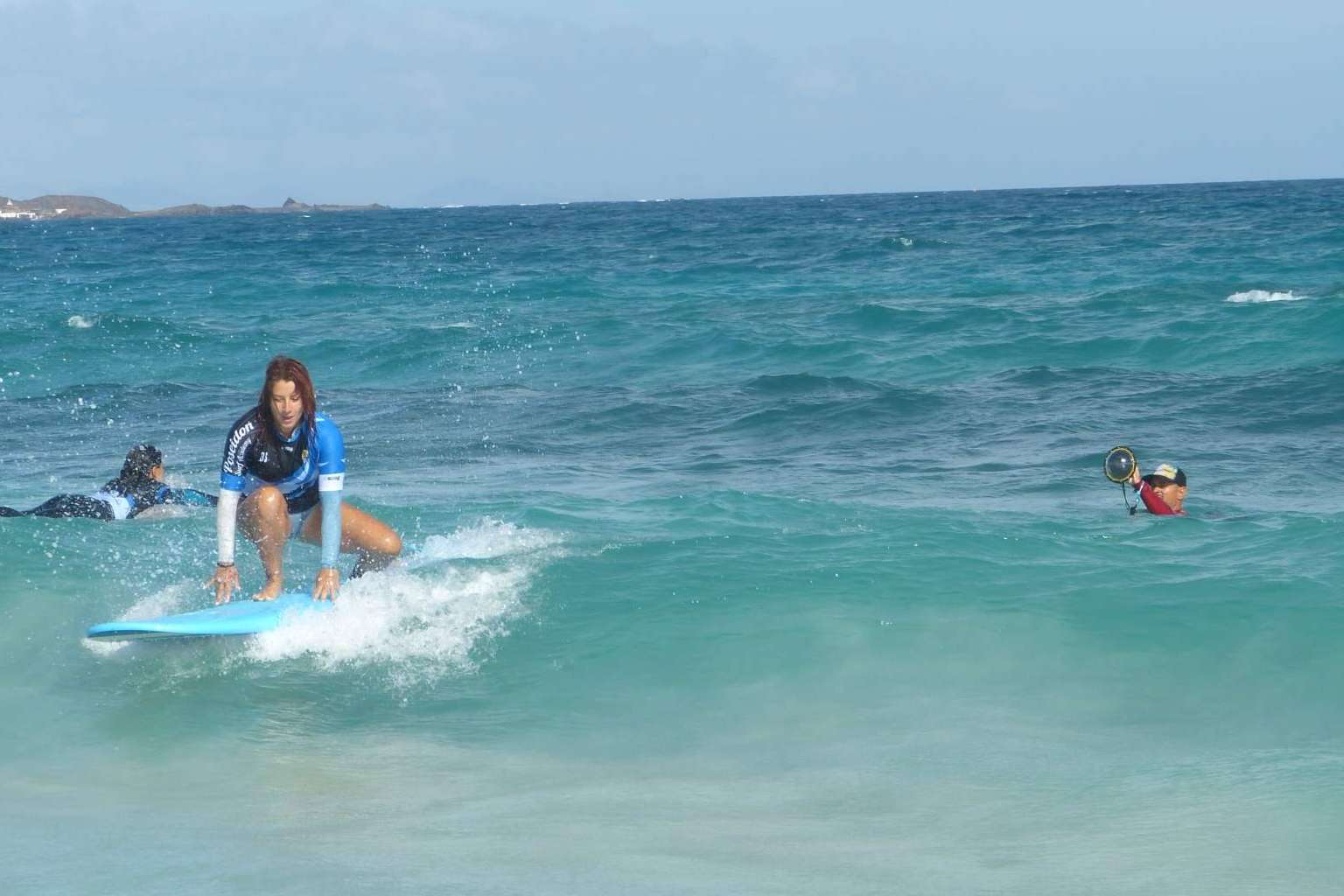 ¿Por qué es tan importante aprender a surfear en una escuela?, con Poseidón Surf Academy