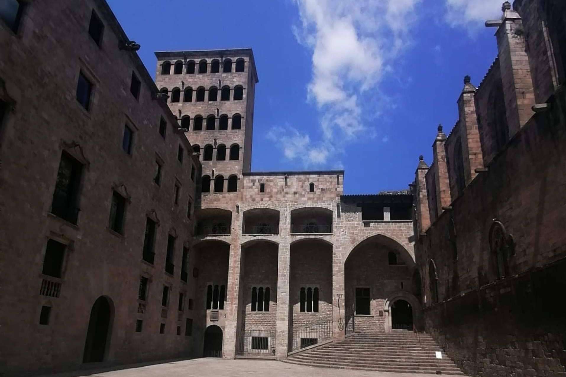 Explorar Barcelona con 3 free tours imprescindibles