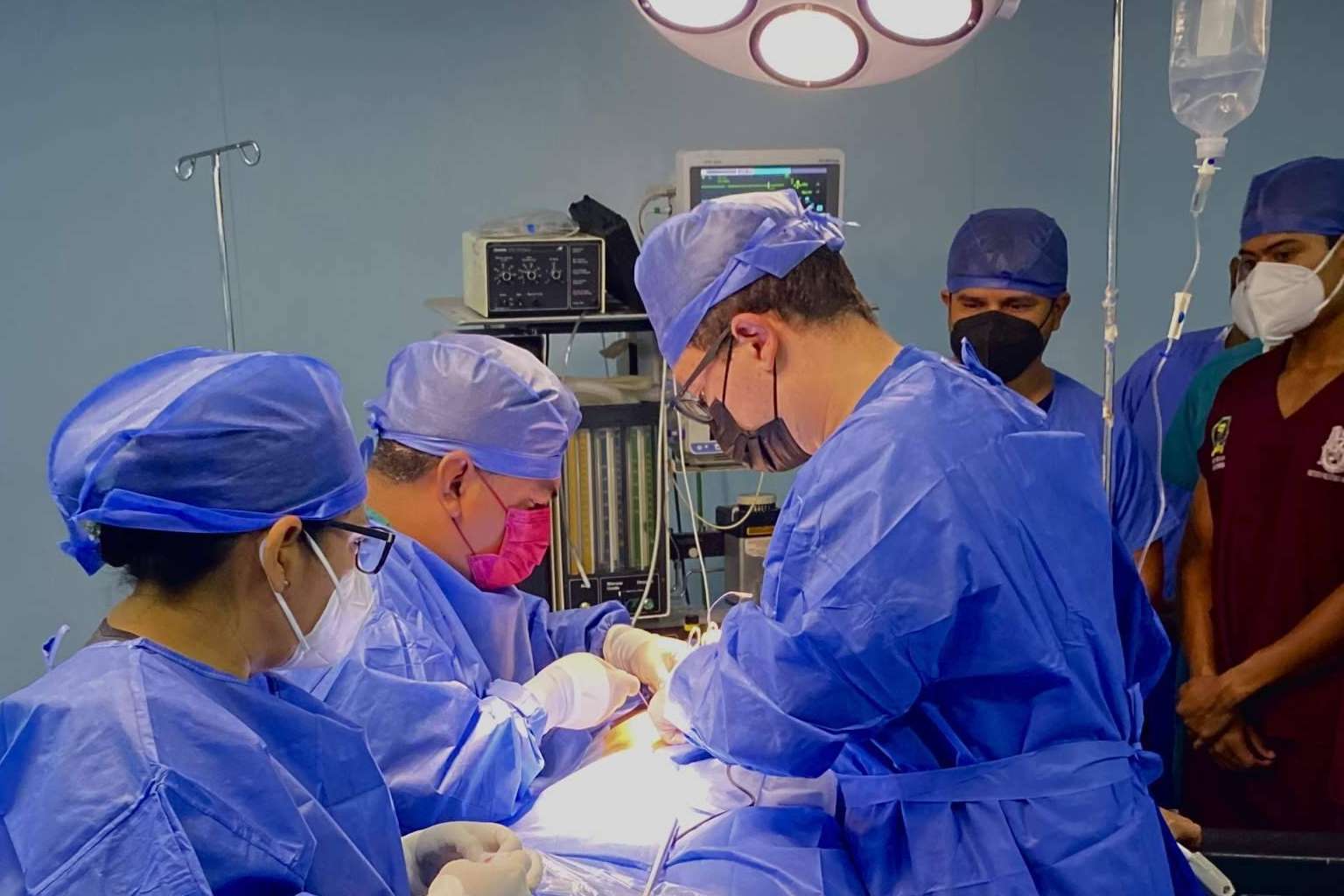 Doctor Alan D. Hernández sobre cuándo es necesario acudir a un cirujano laparoscopista