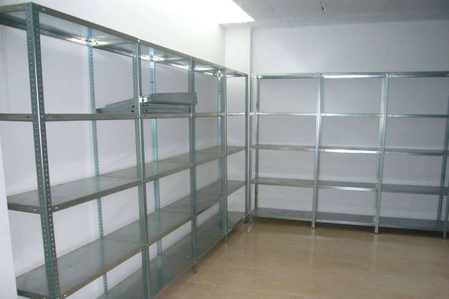 Equipotutienda y su amplio catálogo de estanterías almacén