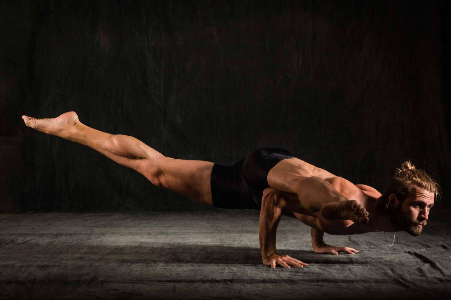 ¿Cuáles son los beneficios de realizar rocket yoga de la mano de numen?