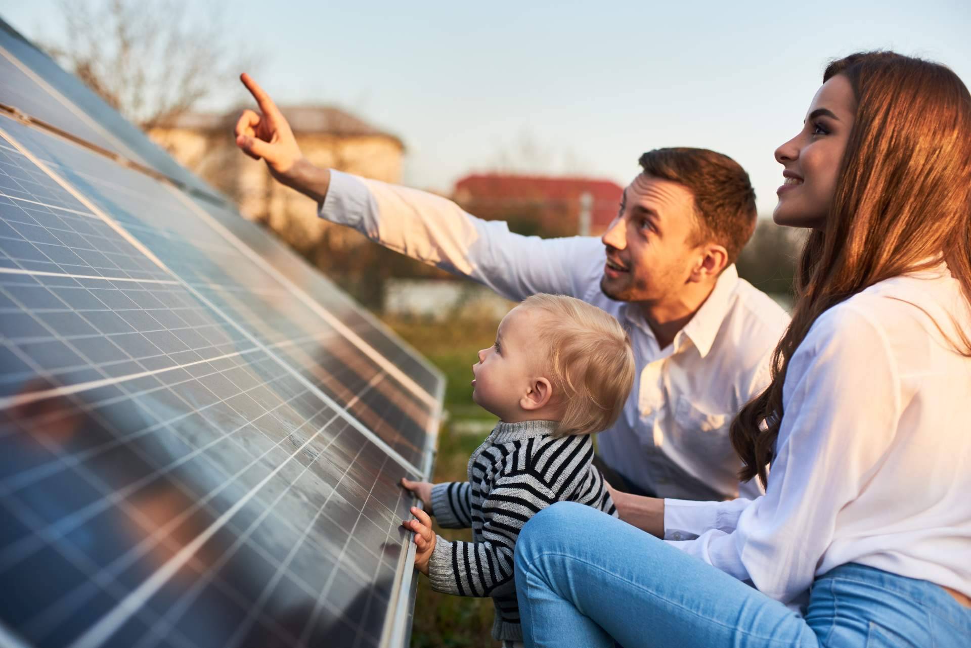 ¿Es posible instalar placas solares en espacios pequeños como balcones?, según Solomnia