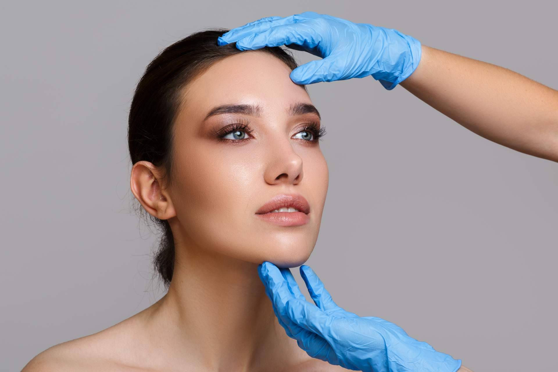Un resultado natural con los rellenos faciales con ácido hialurónico, en Alluring Clinic