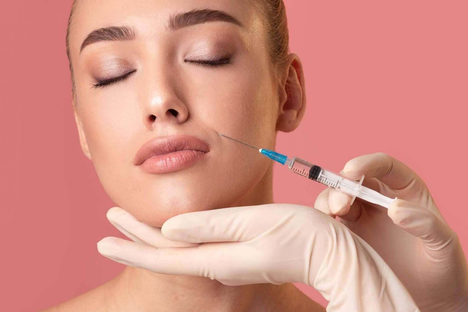 360Clinics ofrece un tratamiento de hidratación de labios con ácido hialurónico en España