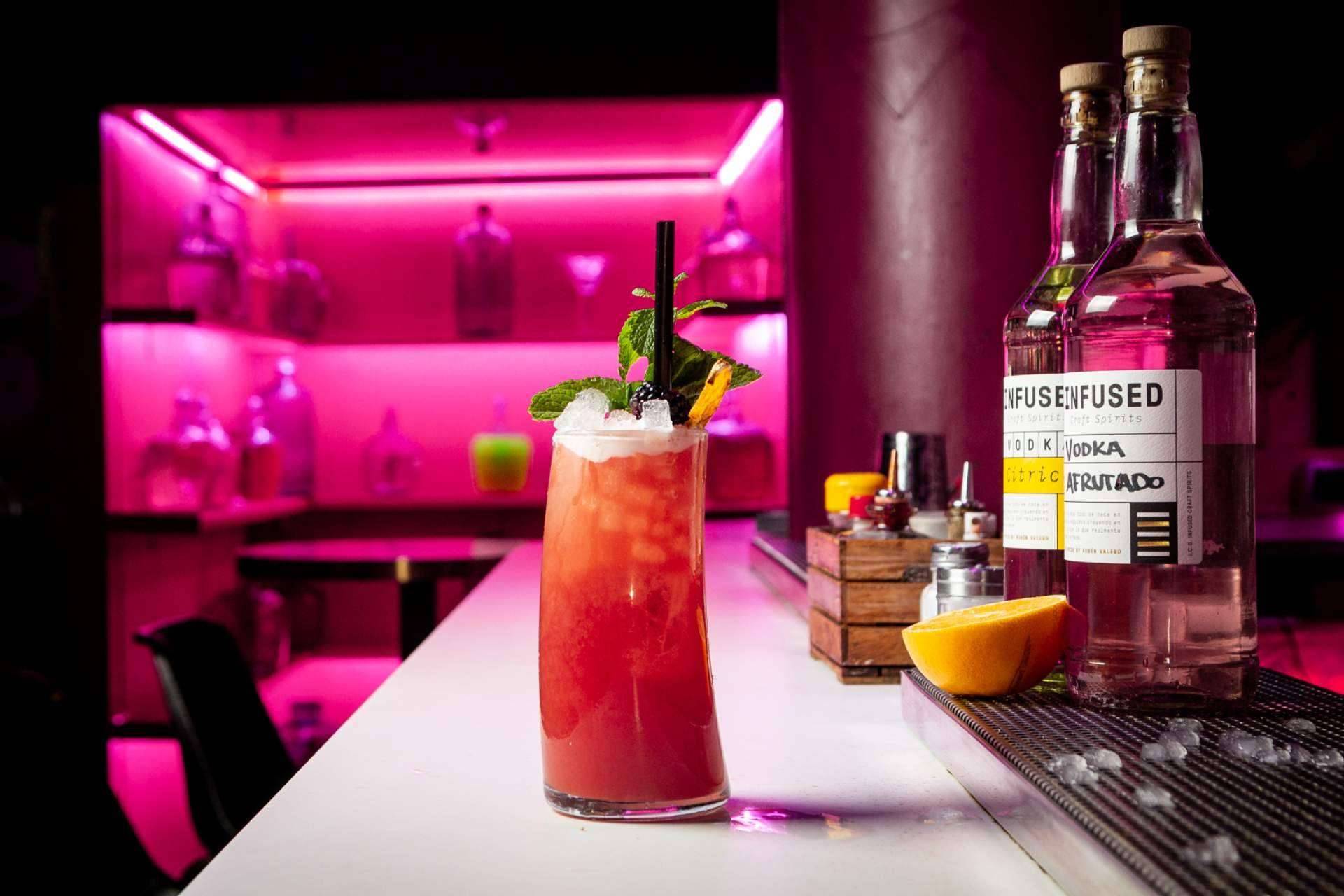Degustación de cócteles de calidad en Enbabia Infused