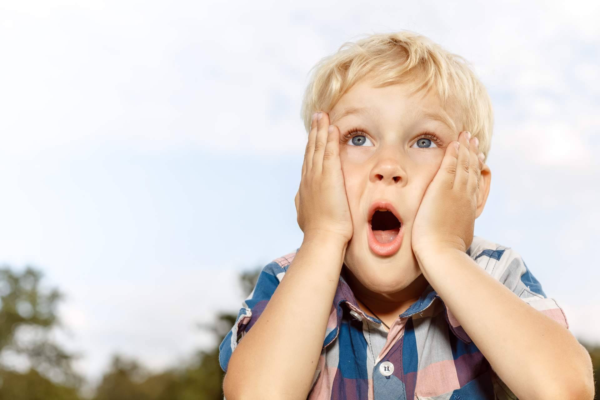 Casi la mitad de los niños que requieren gafas, ¡no las llevan!