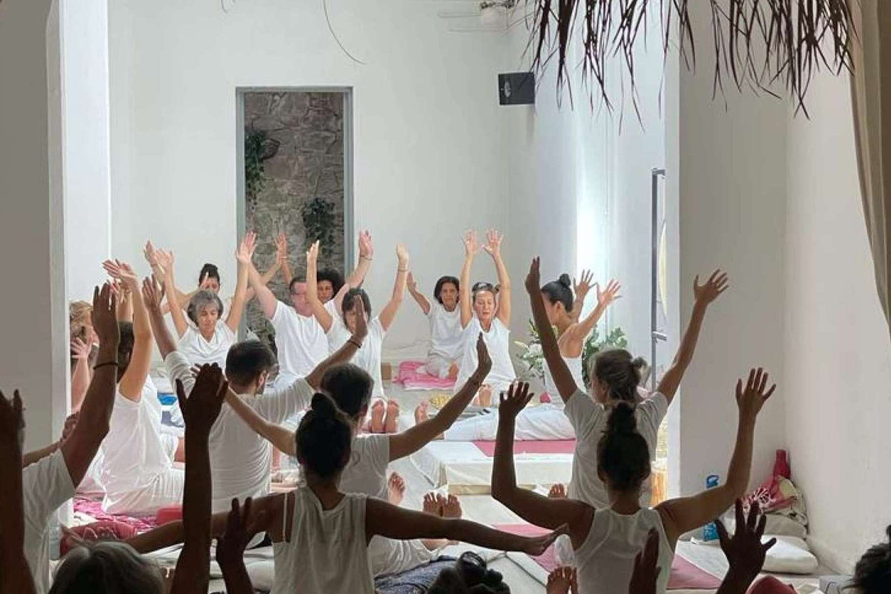 Formación para profundizar en el kundalini yoga, con Blanc Yoga