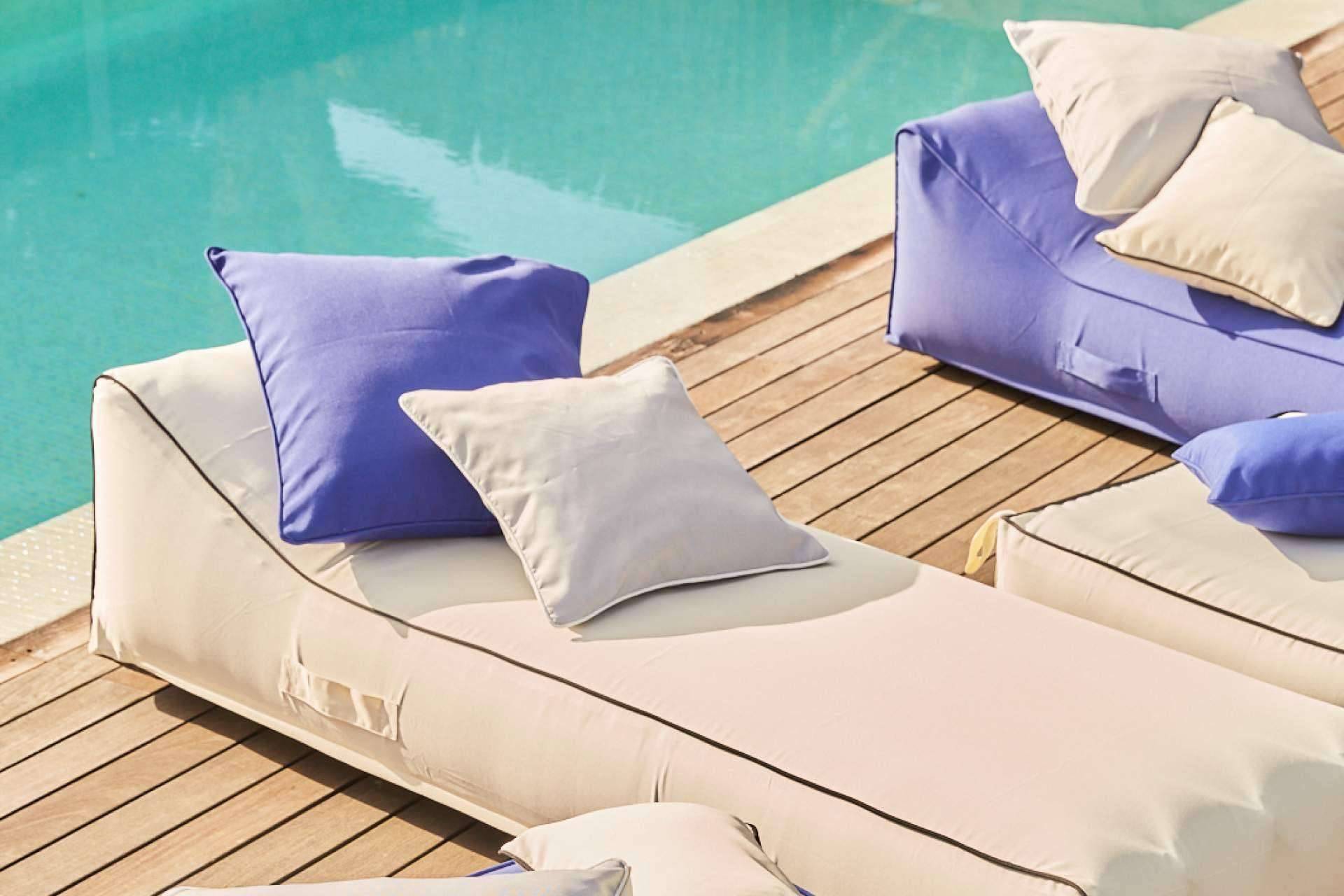 Adquirir mobiliario de exterior hinchable de estilo mediterráneo en Calma House