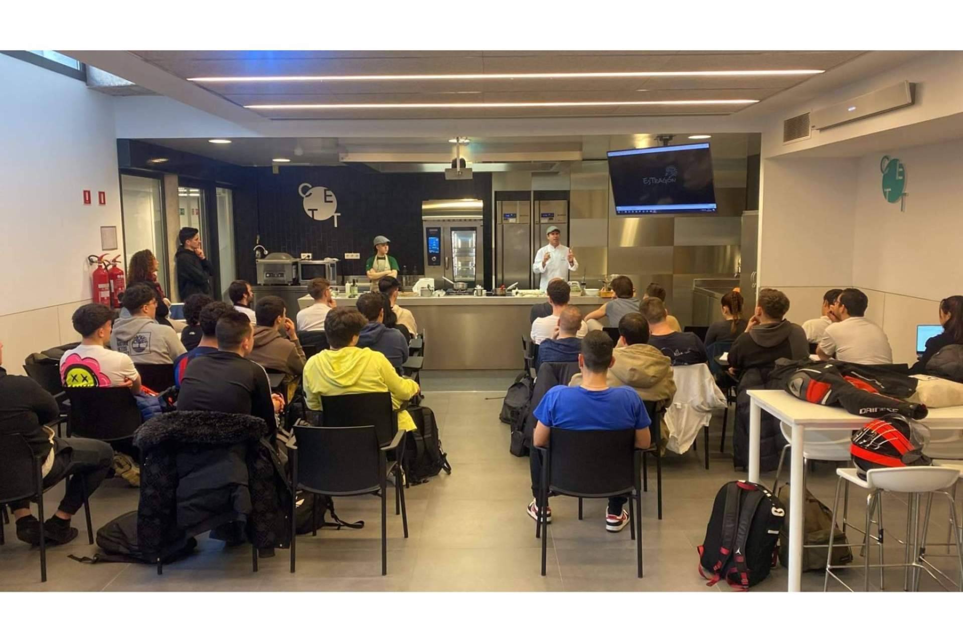 Eating in Ibiza, de la mano de los chefs Álvaro Sanz y Paco Alcahud, promociona la gastronomía de Ibiza en 2 reconocidas escuelas de hostelería de la ciudad condal