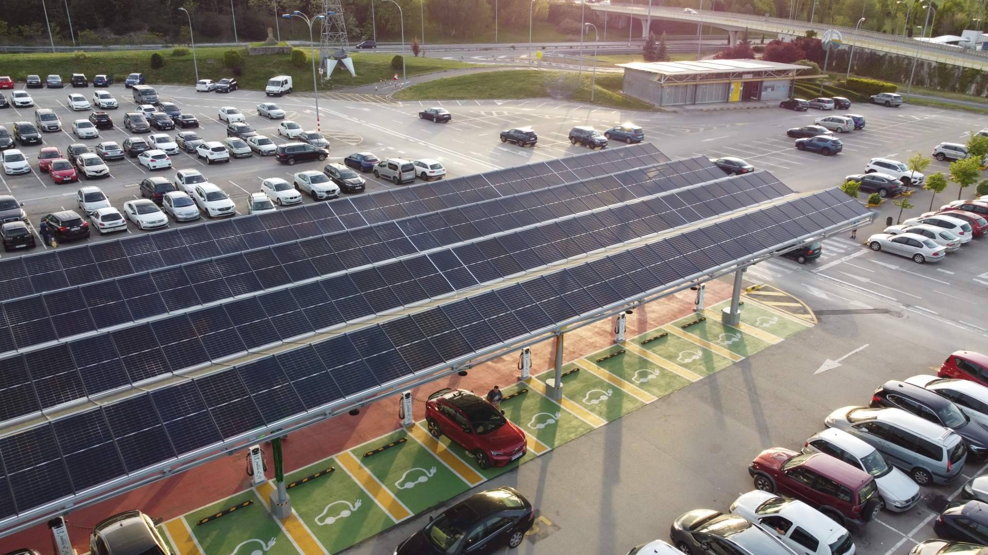 Inauguración de 32 nuevos puntos de recarga para vehículos eléctricos en La Morea, Navarra, de la mano de Etecnic
