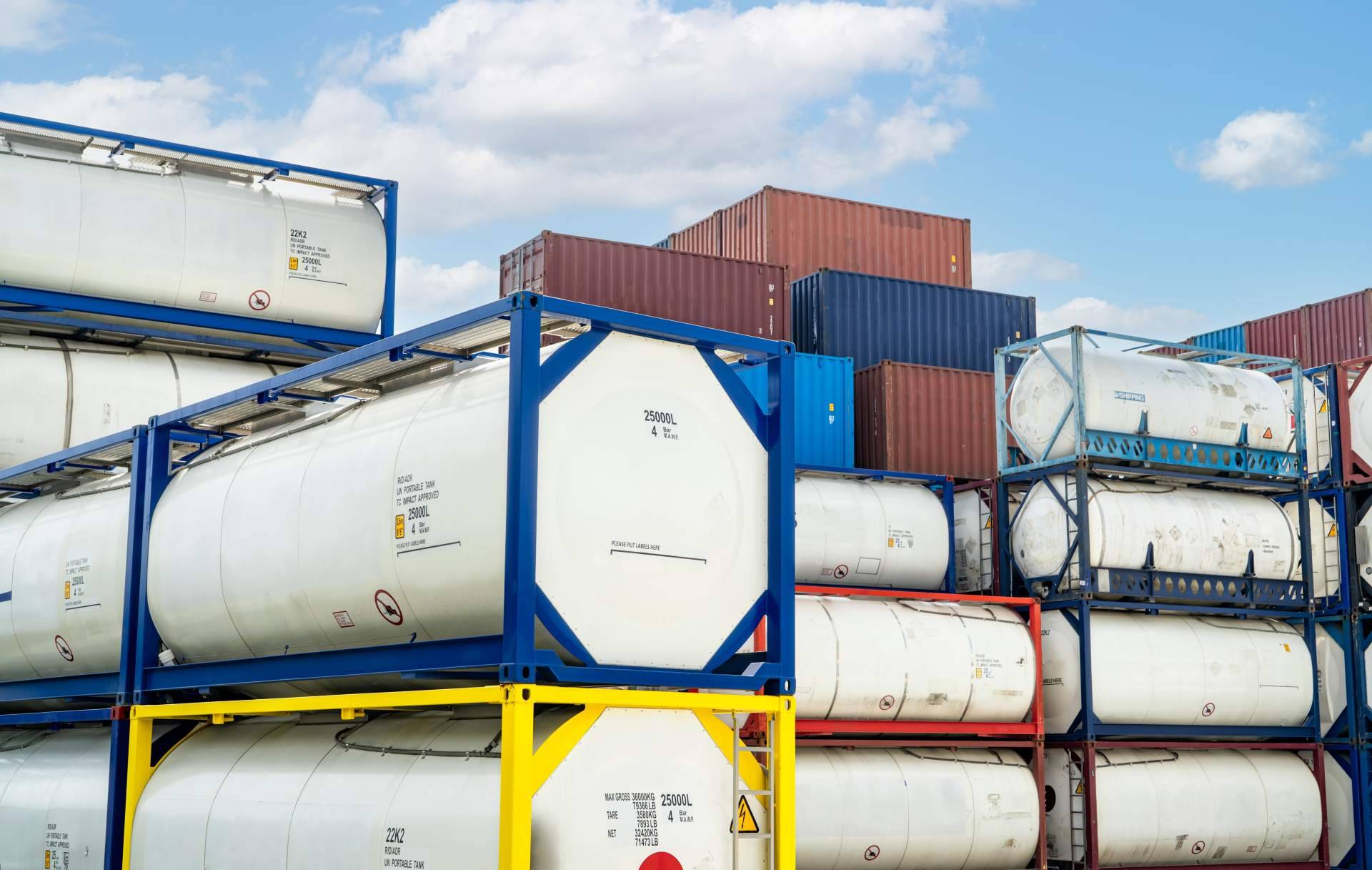 Beneficios de los depósitos industriales a medida, según CM Barreal