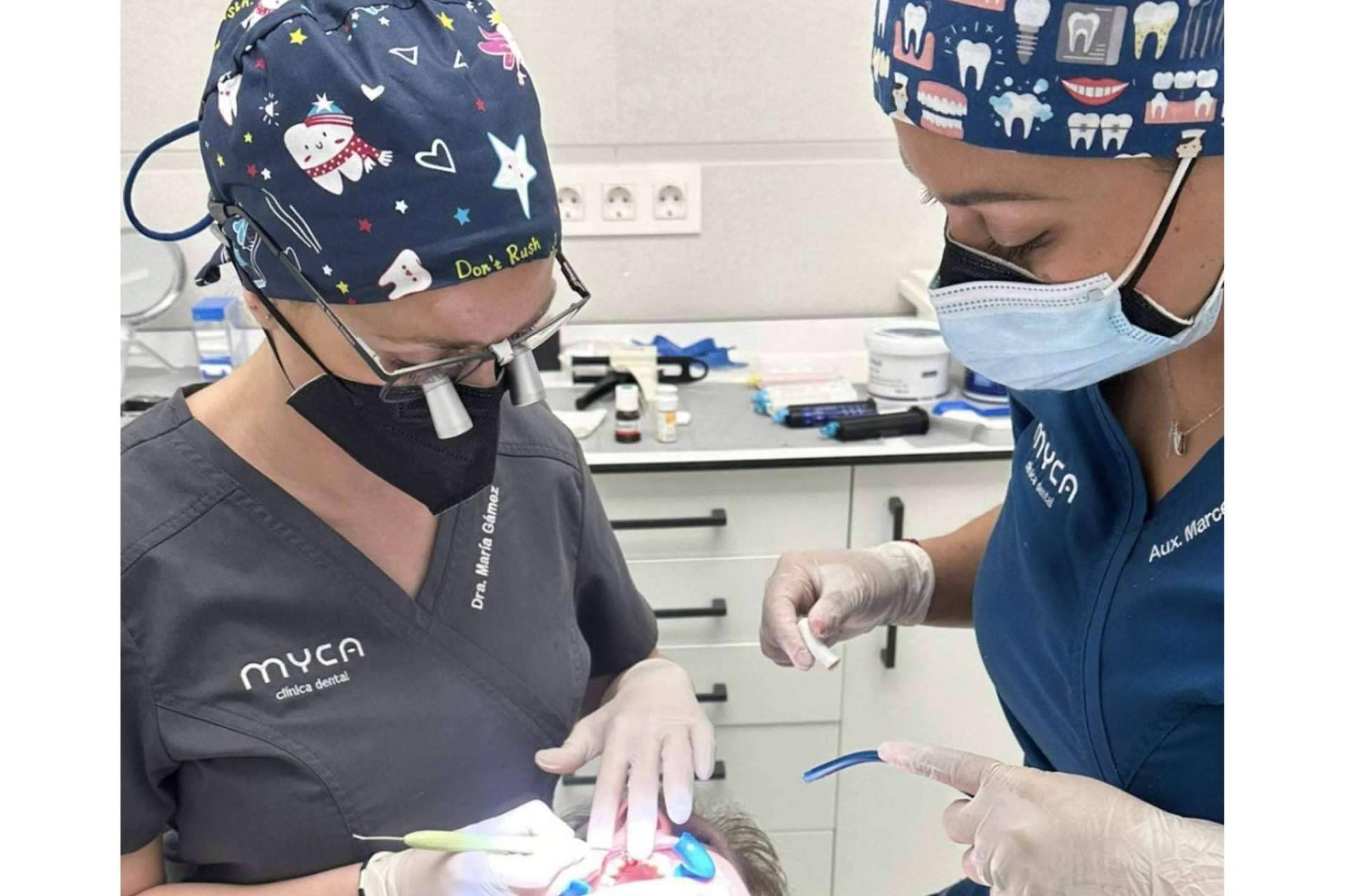 Tratamiento para el apiñamiento dental, de la mano de MYCA Clínica Dental