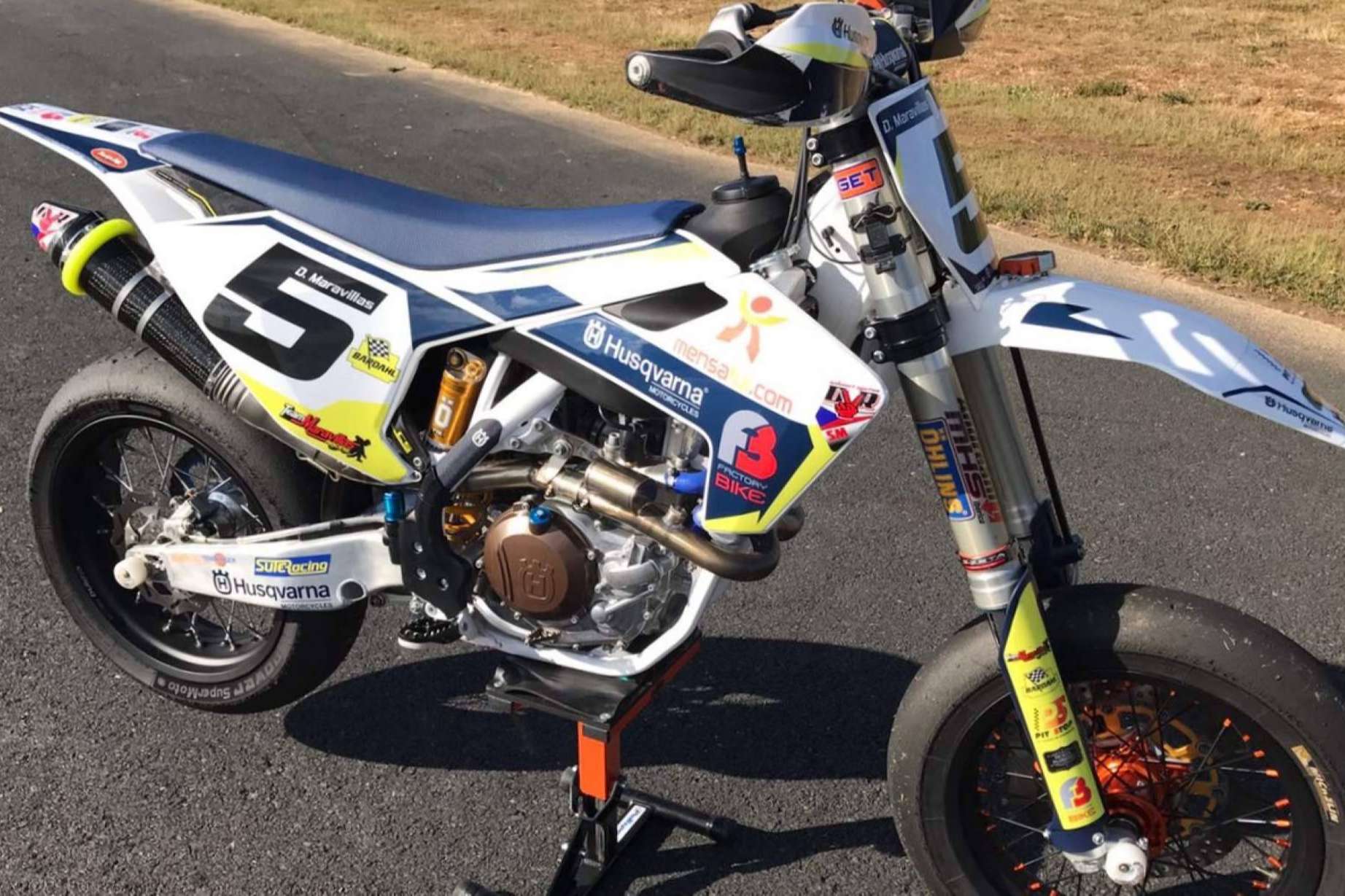 Plásticos y adhesivos para motos off road de la mano de ADHESIVOSEMBARRADOS