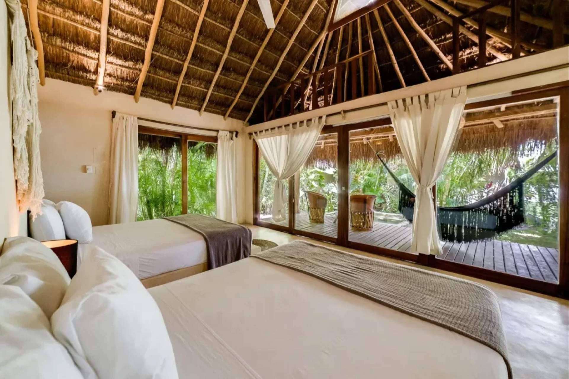 Impresionantes habitaciones inmersas en la naturaleza en el hotel en Bacalar CASABAKAL