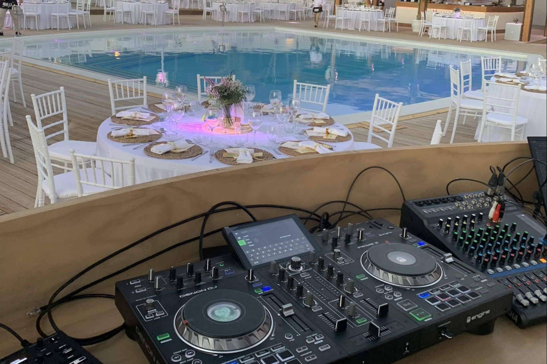 Taztú ofrece instalaciones de sonido e iluminación profesional para hostelería así como beach club