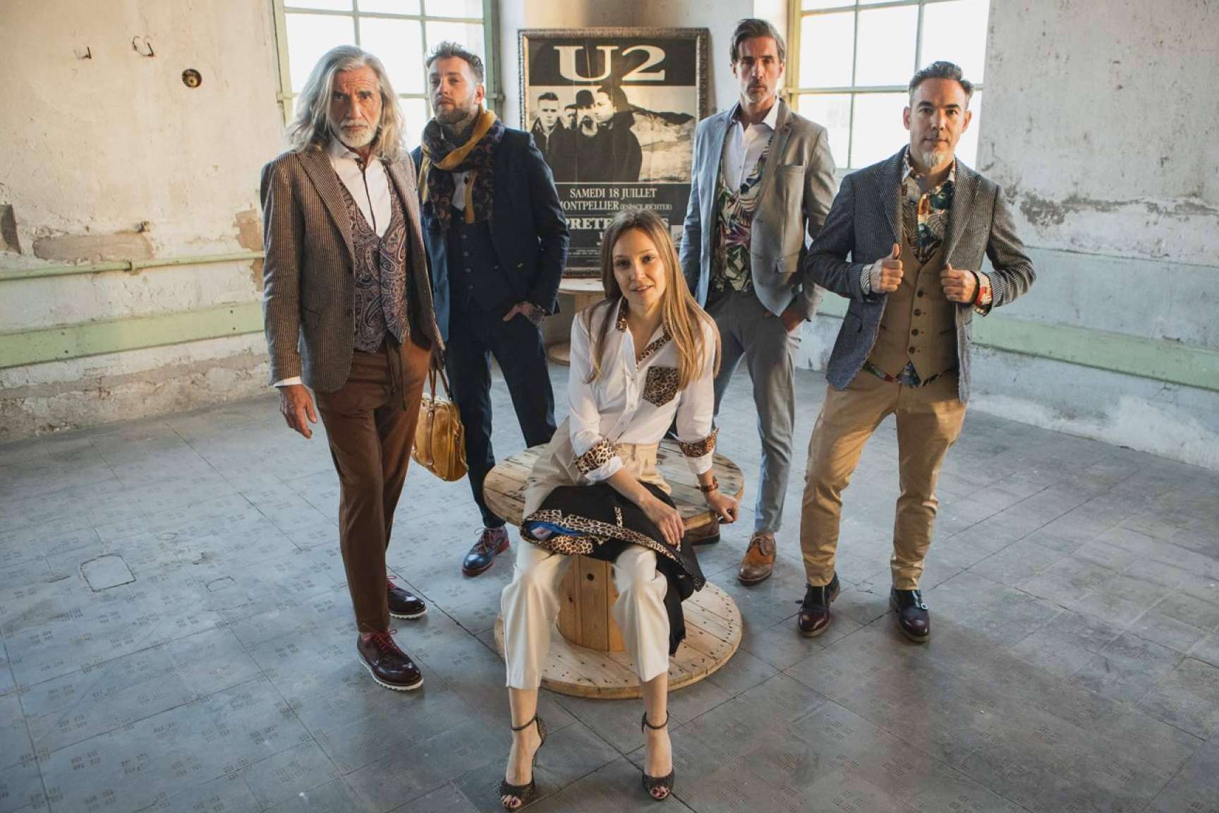 Vestir a la última moda con las shirts estampadas de Aragaza