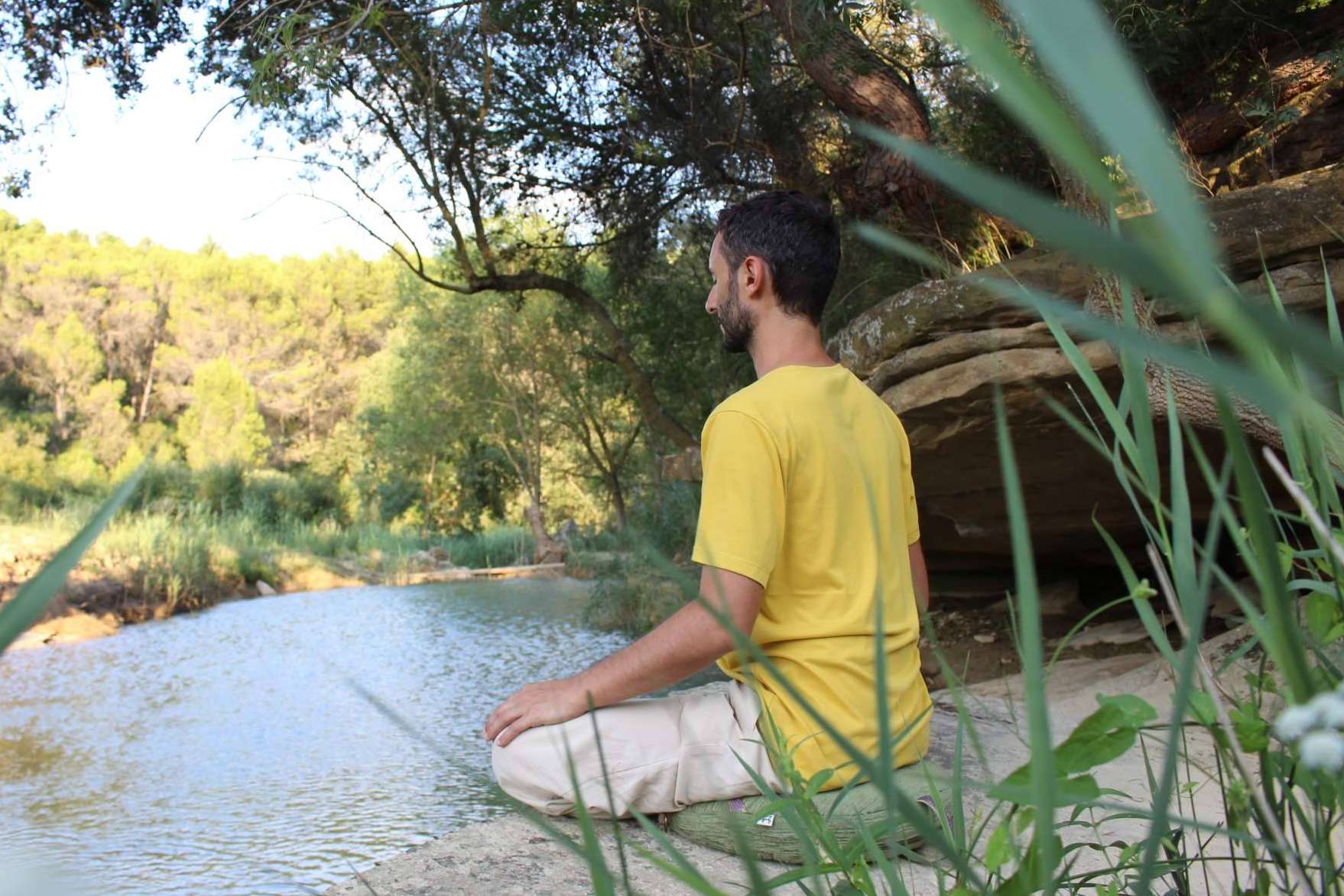 La Escuela Mahashakti permite acceder a formación de profesores de yoga integral y curso de actualización de profesores de yoga
