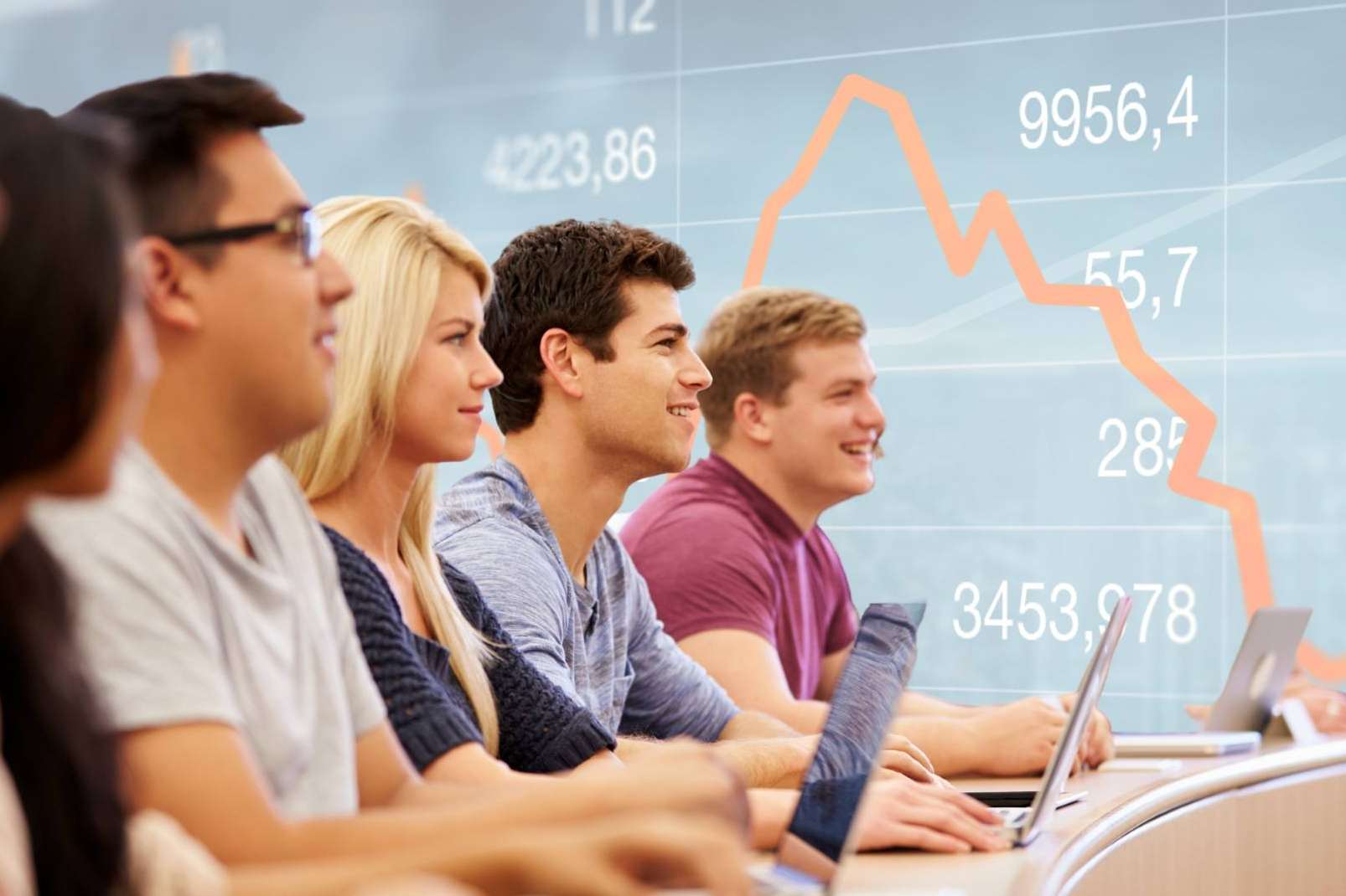 El innovador simulador de inversiones para Instituciones Educativas de HollyMontt, TwoTails