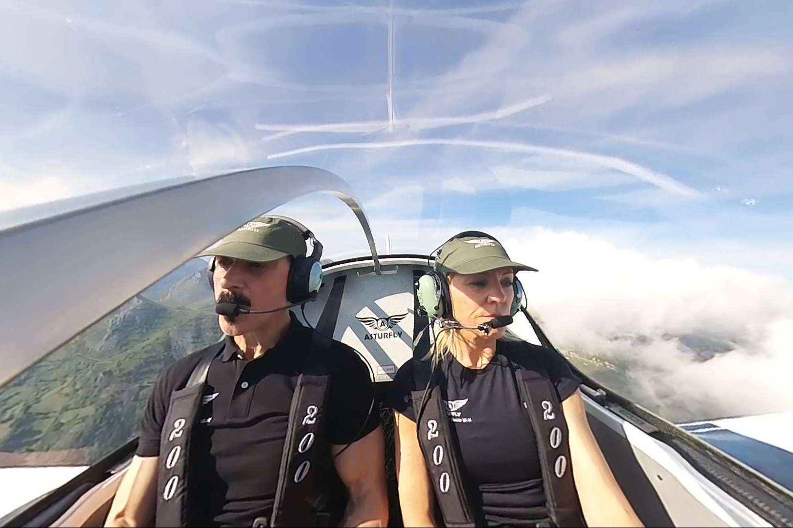 Consejos útiles para ser un buen piloto y aprender a volar en avioneta en Asturias