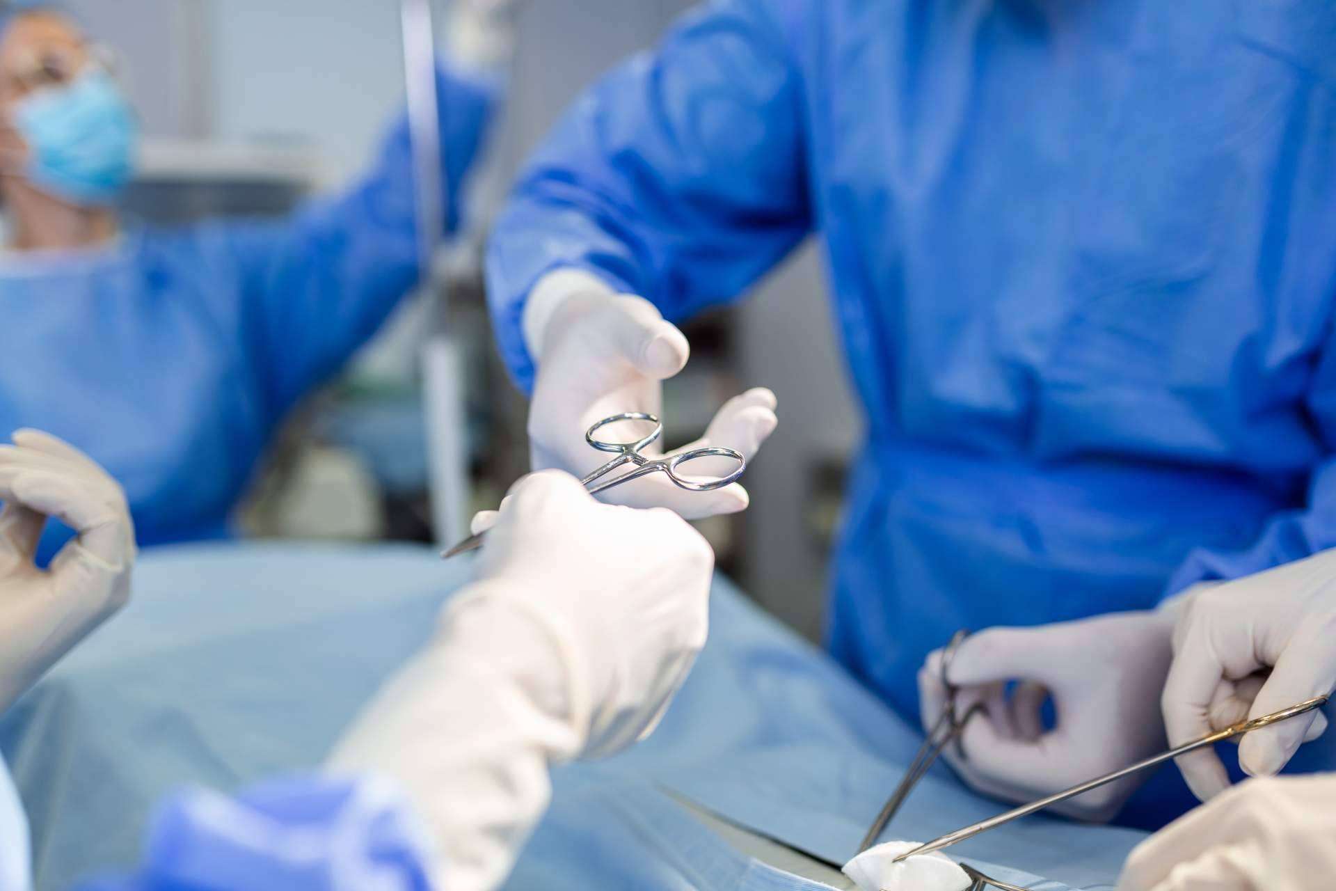 ¿En qué consiste la cirugía de columna lumbar por vía lateral?