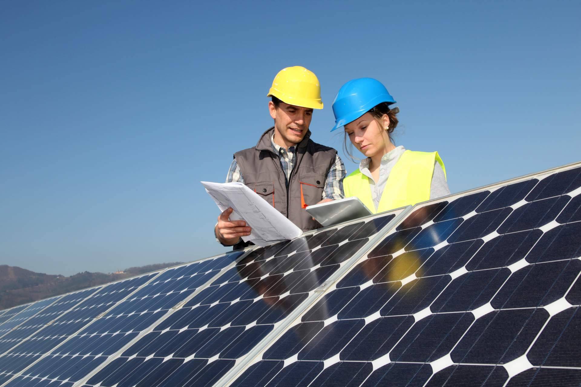 Creación de comunidades energéticas para instituciones públicas y empresas, de la mano de Senda