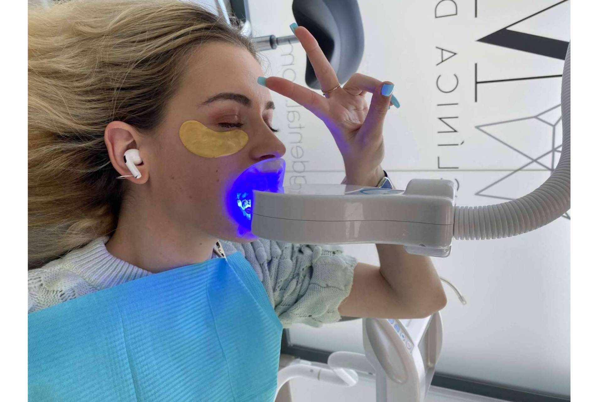 Lograr una sonrisa radiante en una sesión de blanqueamiento dental LED en Clínica MG Dental