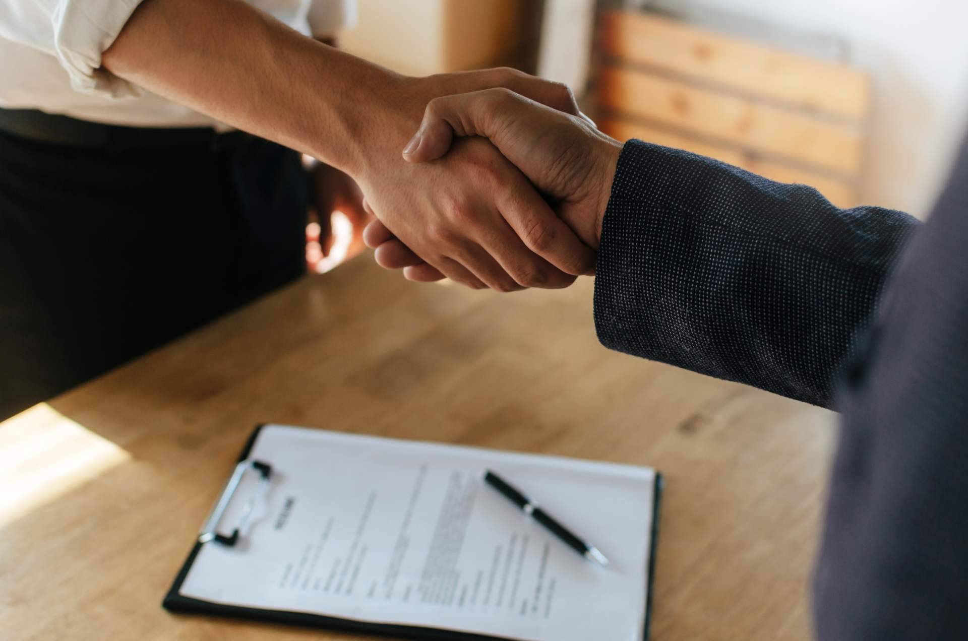 Cambios en los contratos de luz y gas con los expertos de INVERFINEX
