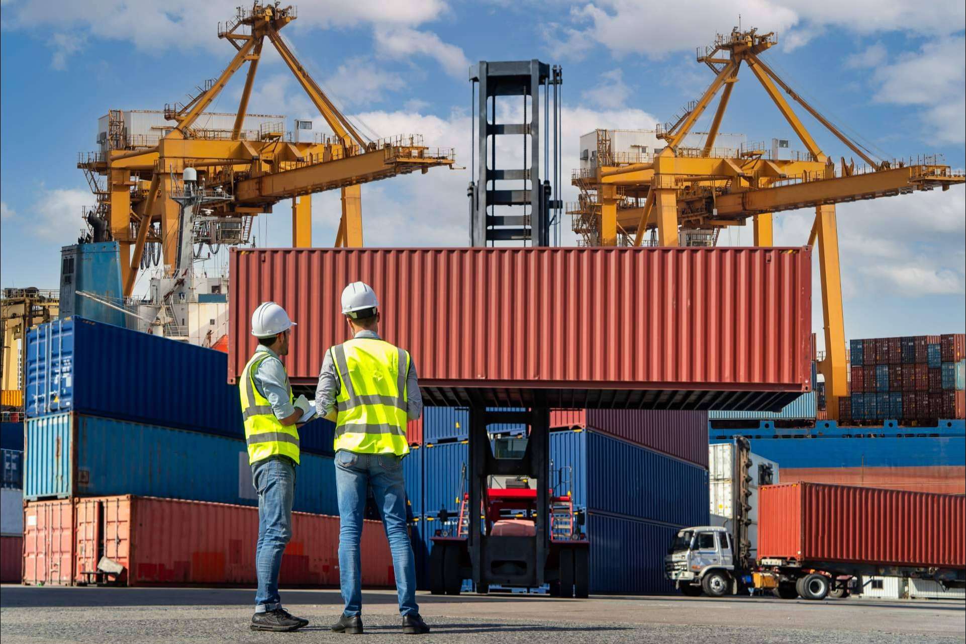 Contratar el Servicio Global de Transporte Nacional e Internacional, Logística y Aduanas de Plaza Forwarding